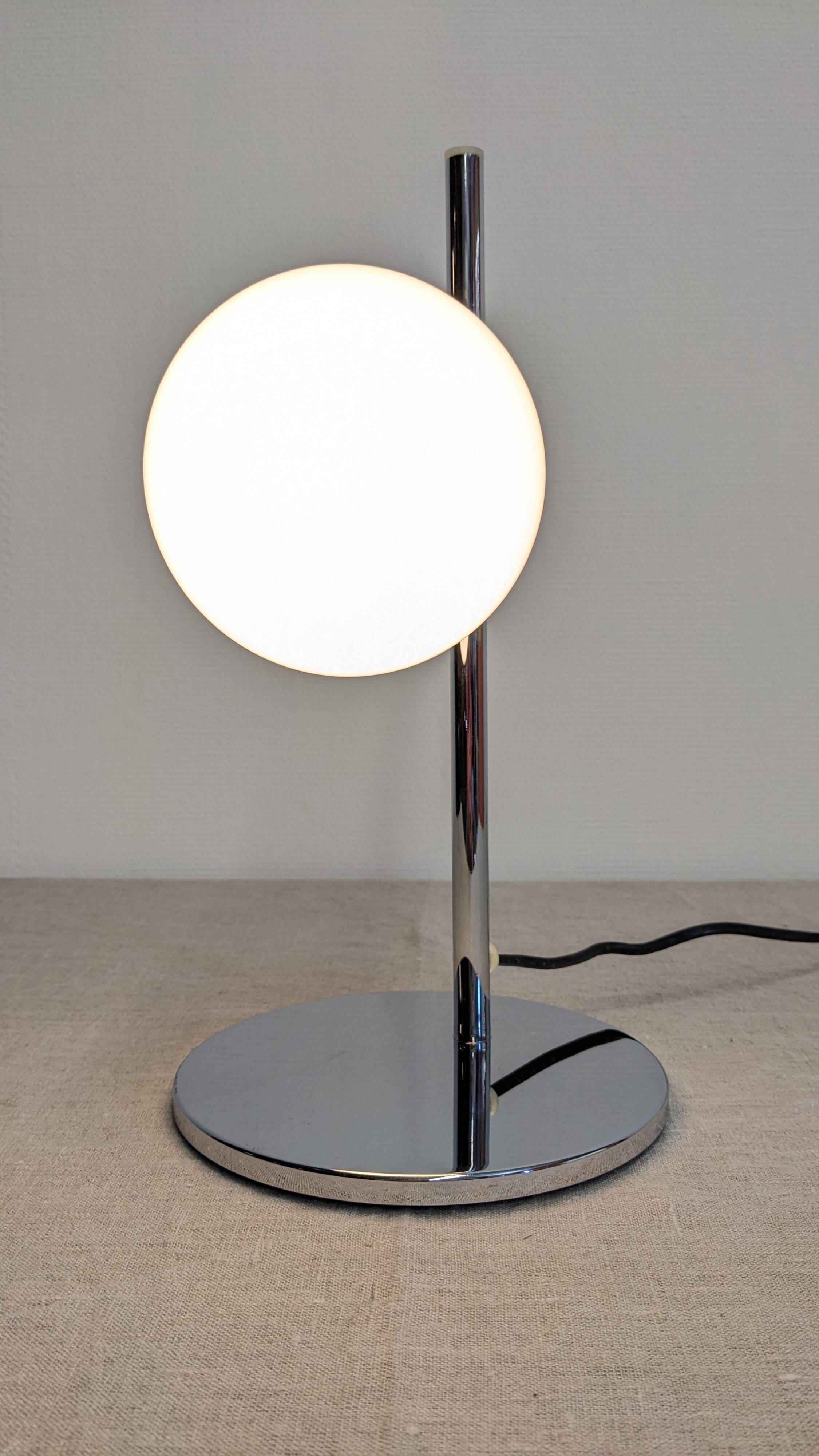 Space age lamp in white opaline from the 60s/70s