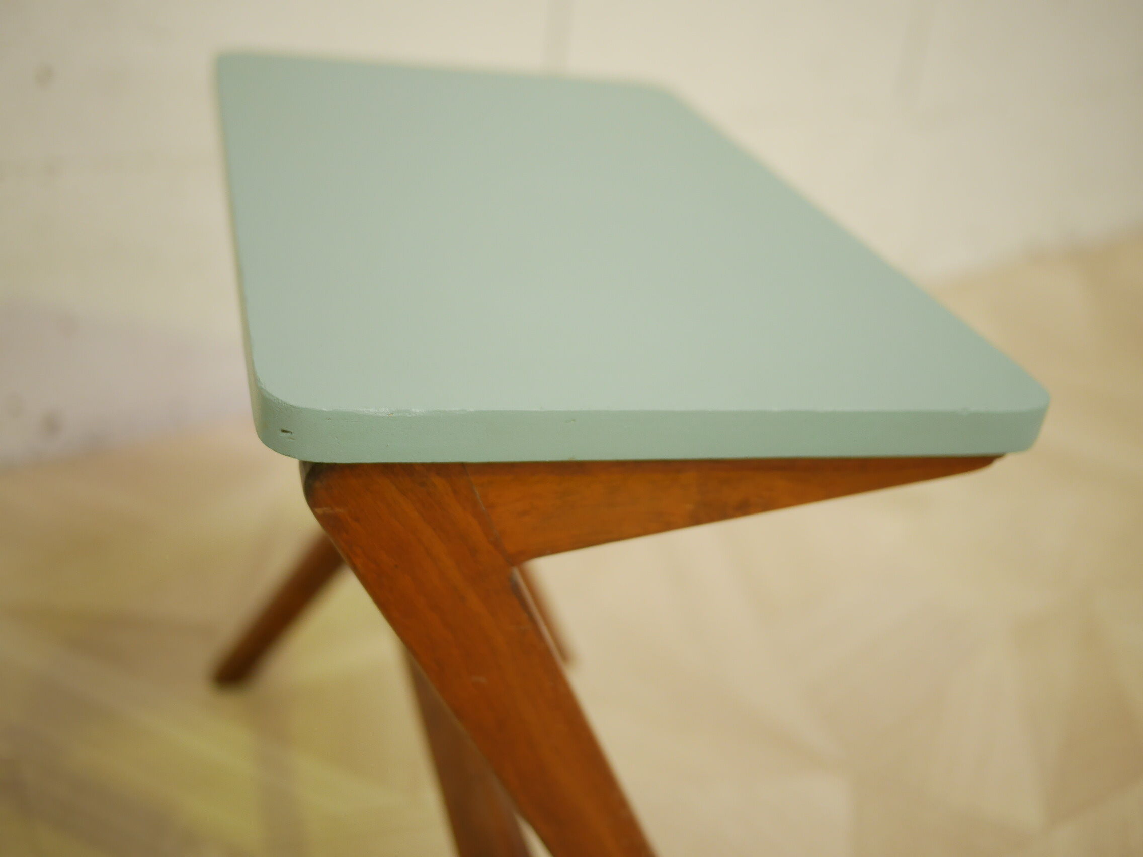 Fifth side or end table