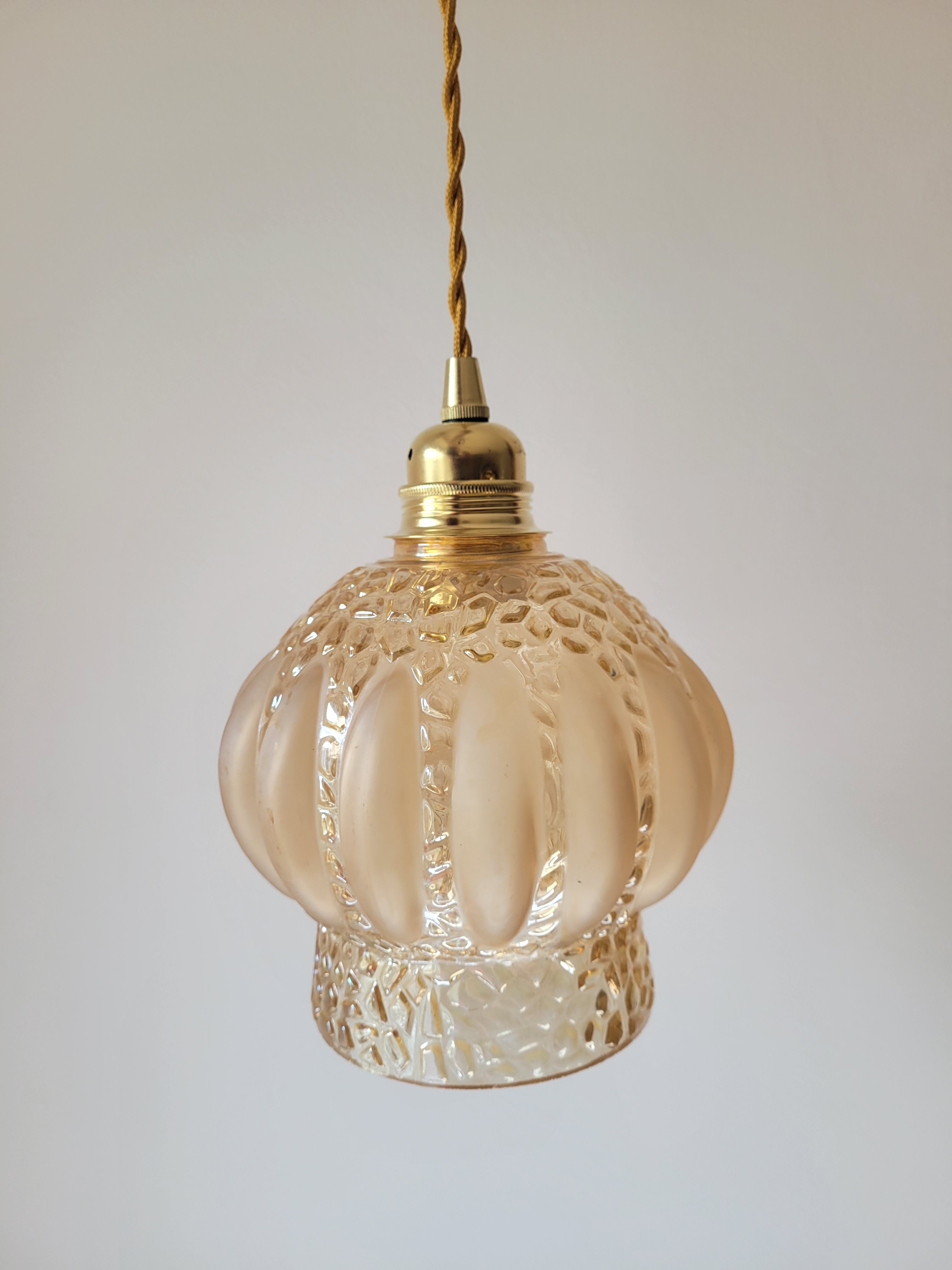 Amber molded glass pendant lamp