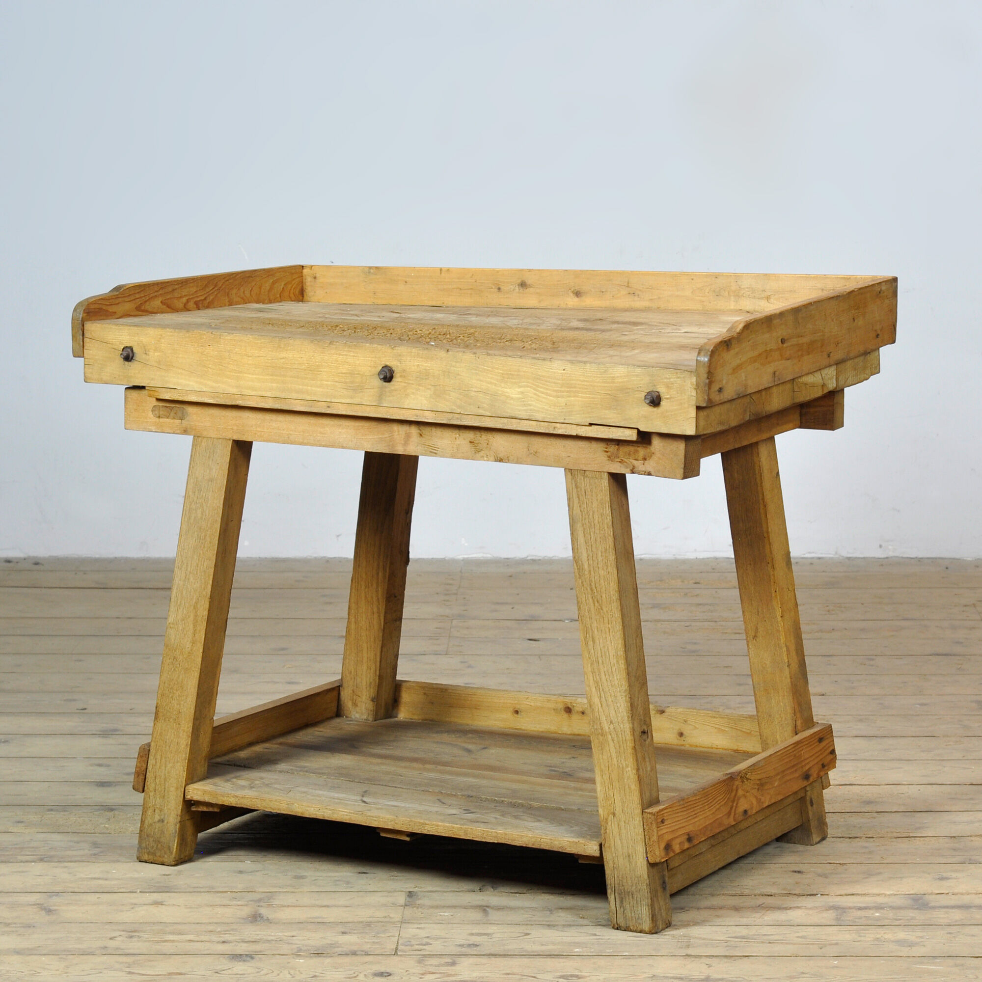 Petite table de travail, vers 1960