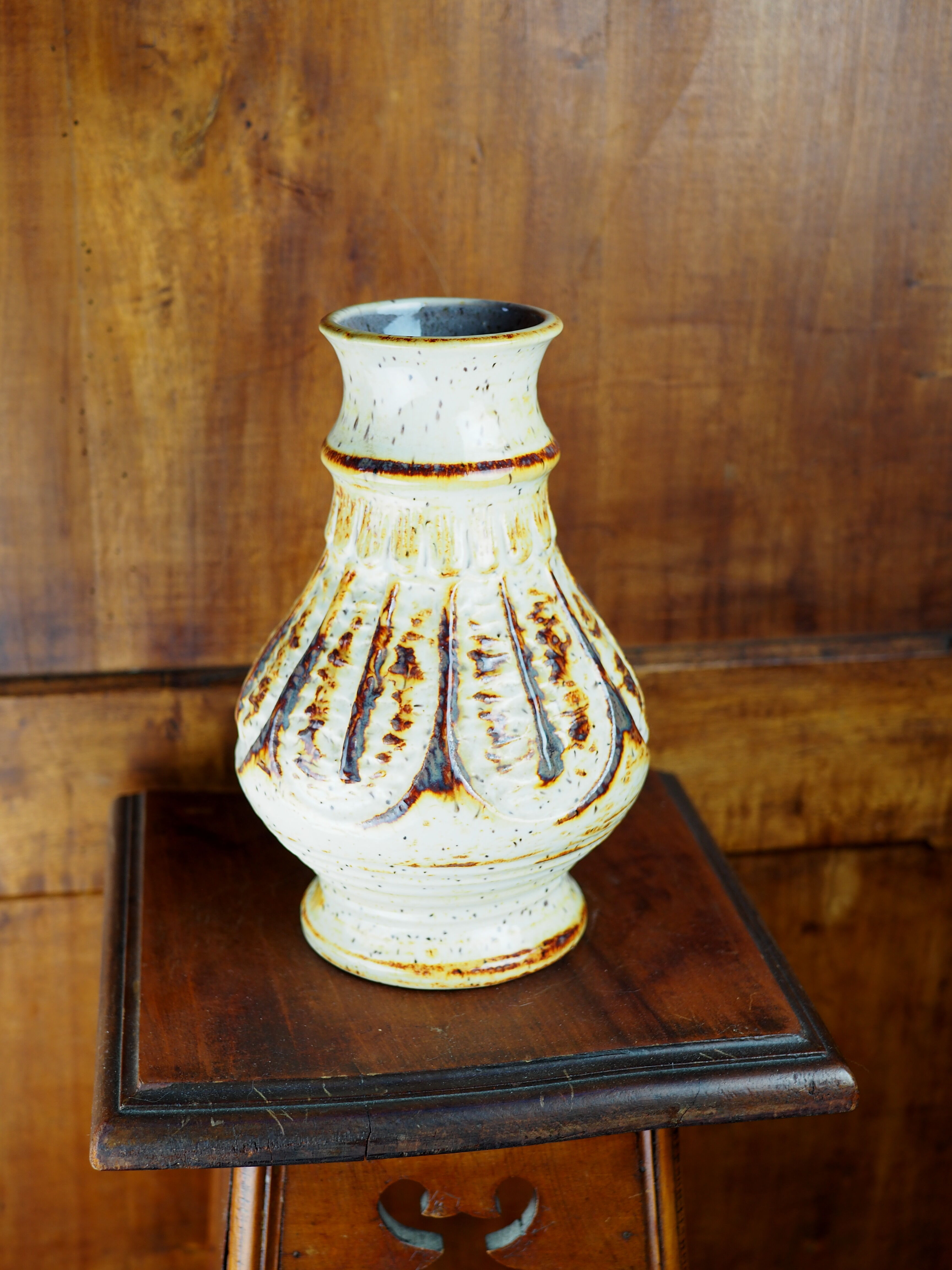 Ribbed vase with caramelized glaze; "581/22" - west German ceramics - 70s