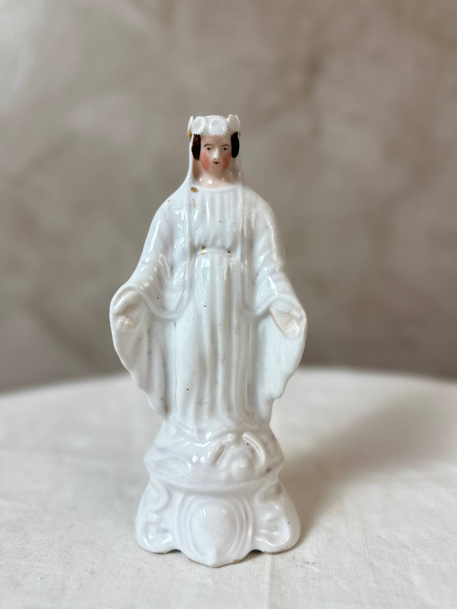 Vierge en porcelaine