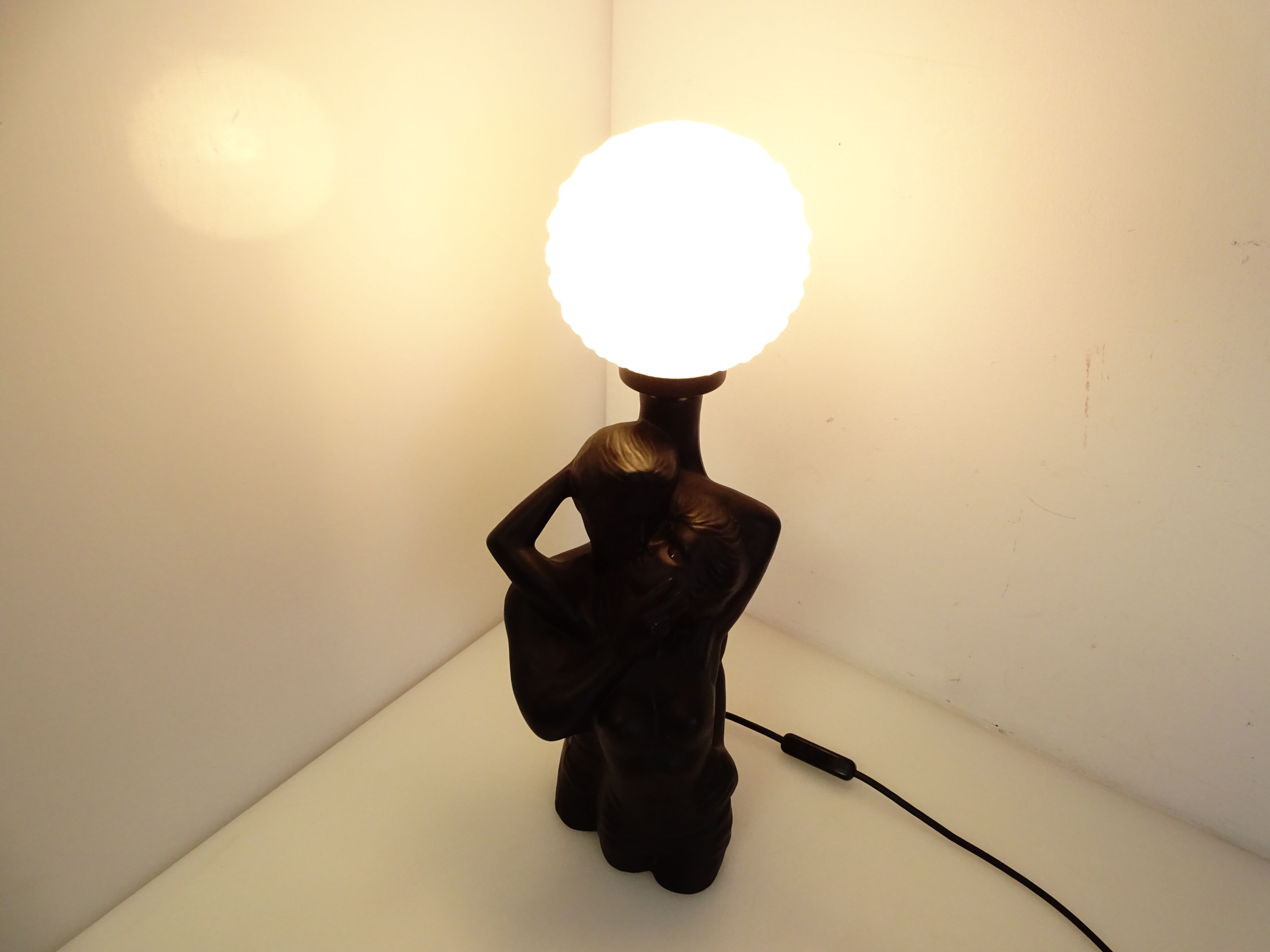 Ceramic love couple lamp and opaline ball