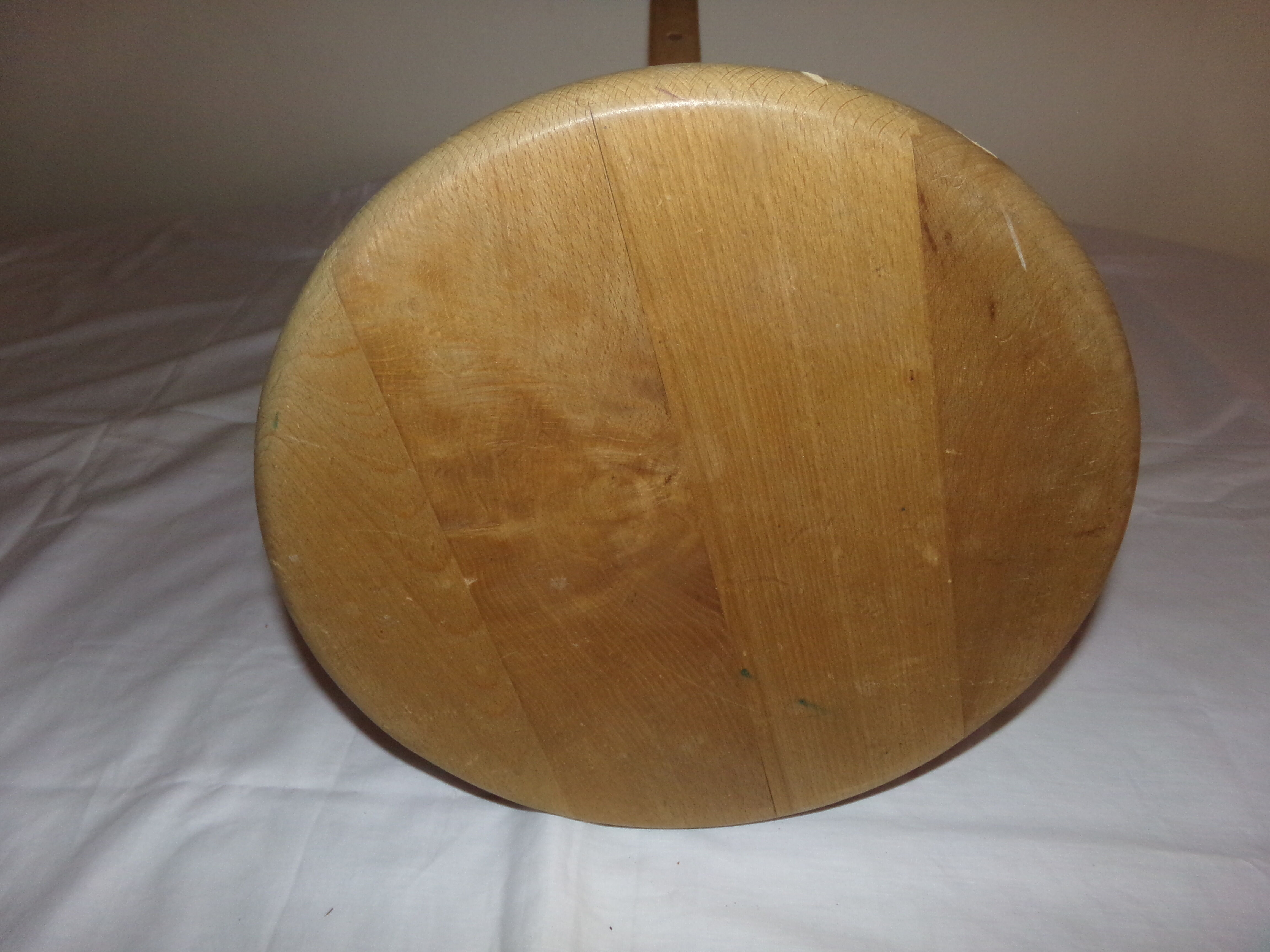 Wooden screw adjustable height stool