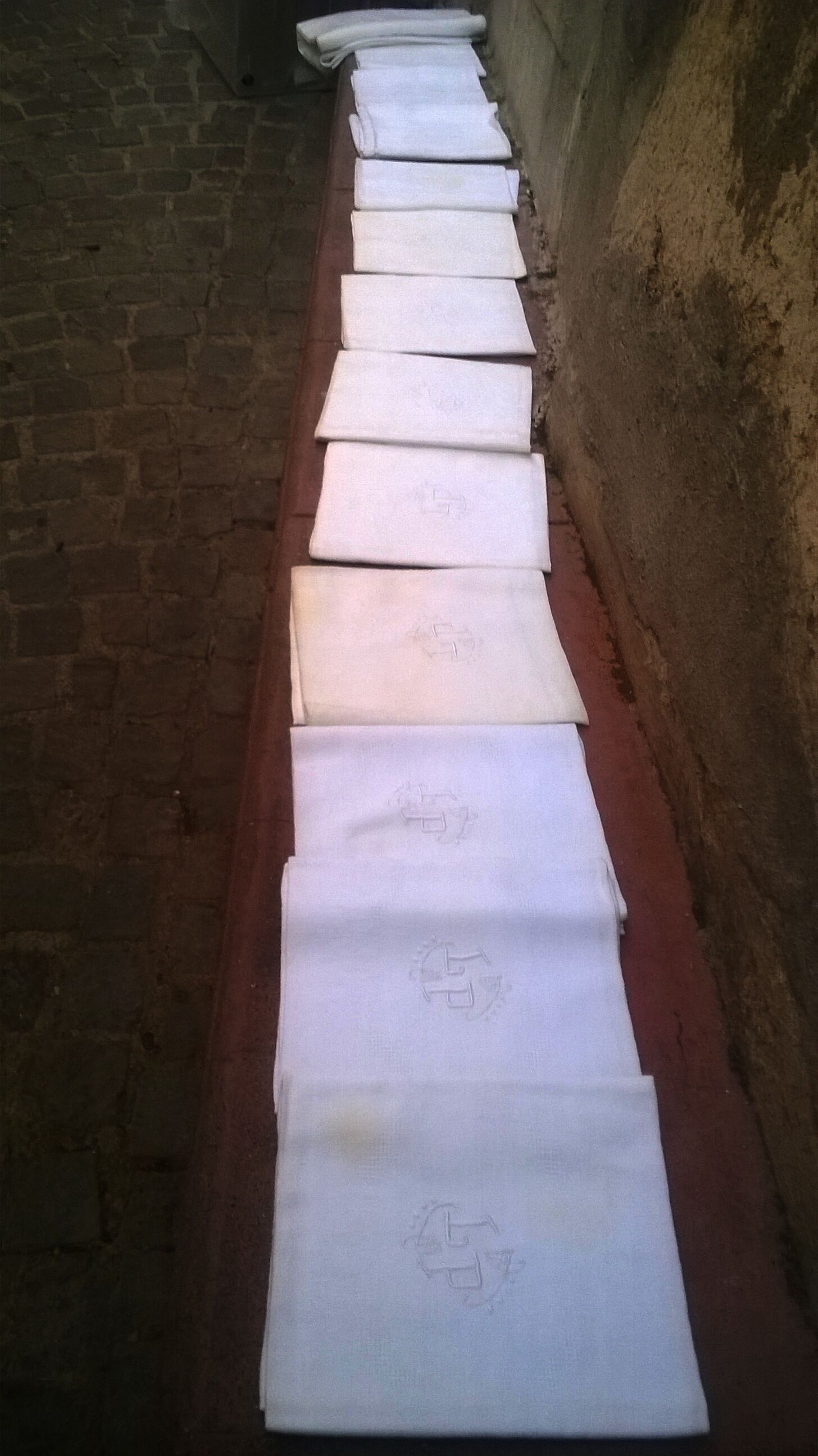 Tablecloth with its twelve vintage towels "monogrammed"