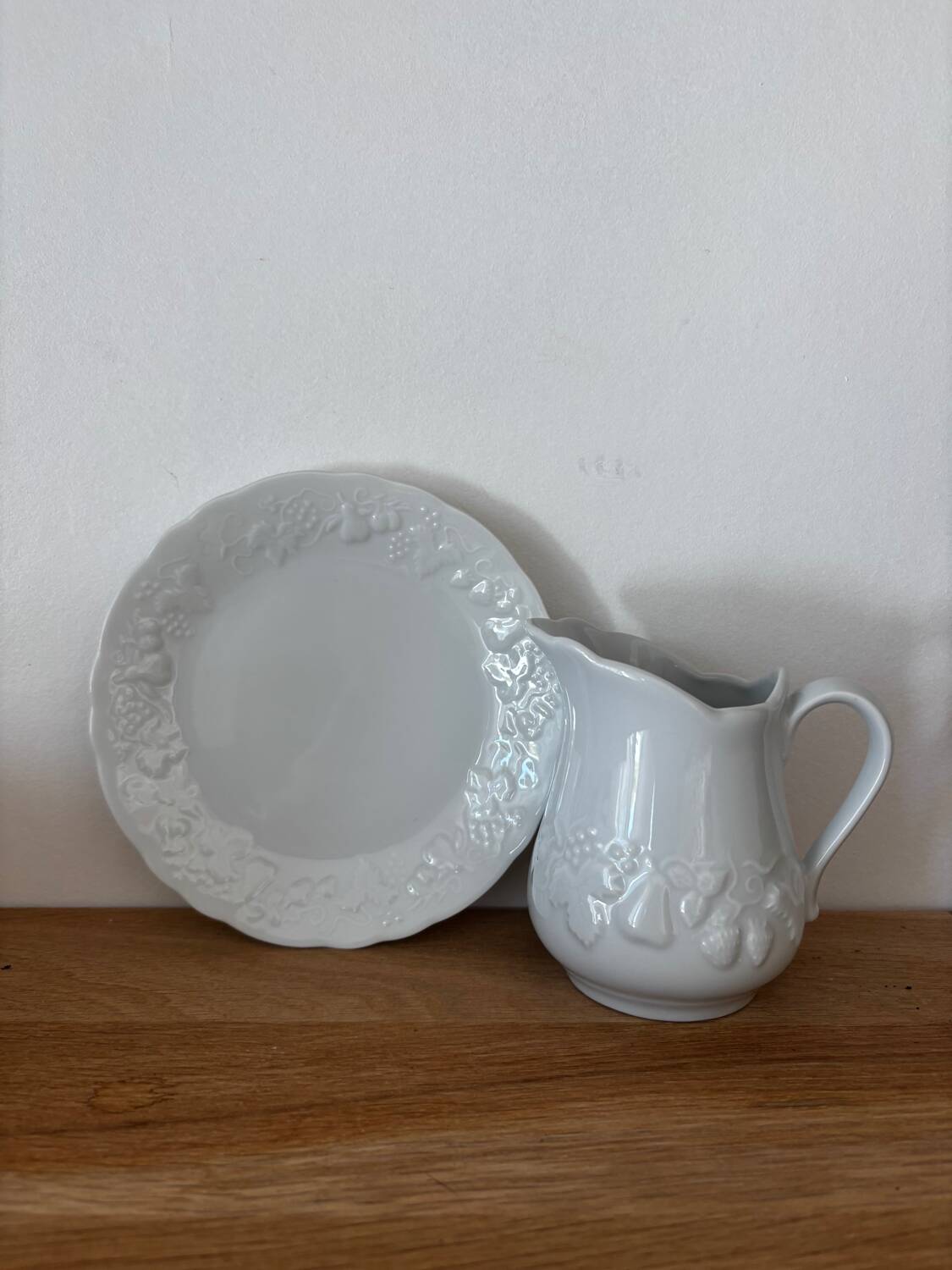 5 cups, 4 saucers and a creamer in Philippe Deshoulières porcelain