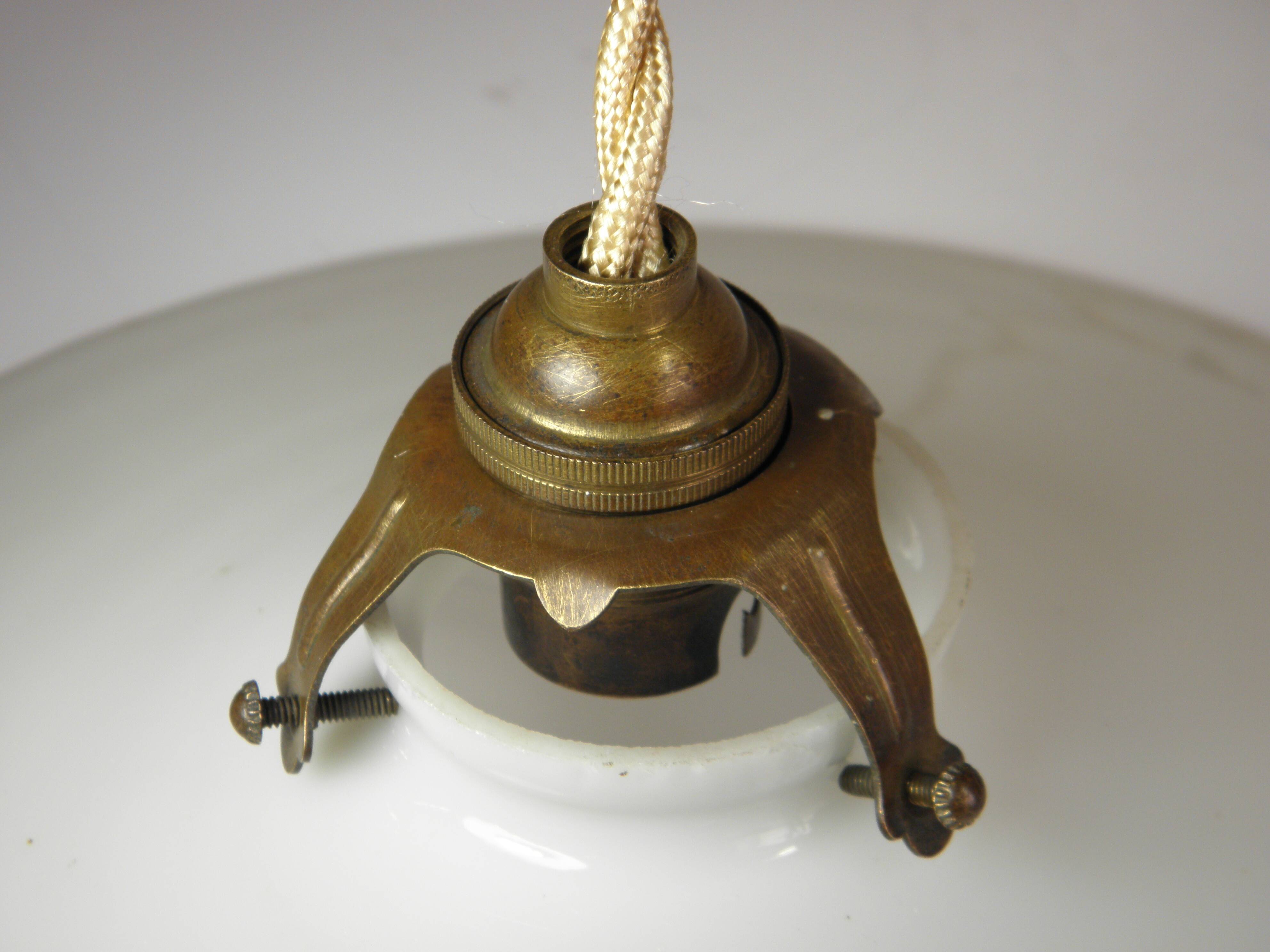 Suspension and rosette, in opaline and porcelain