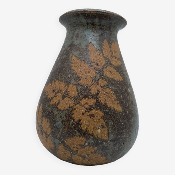 Granite stoneware vase decorated with leaves. Blanchard Alain.