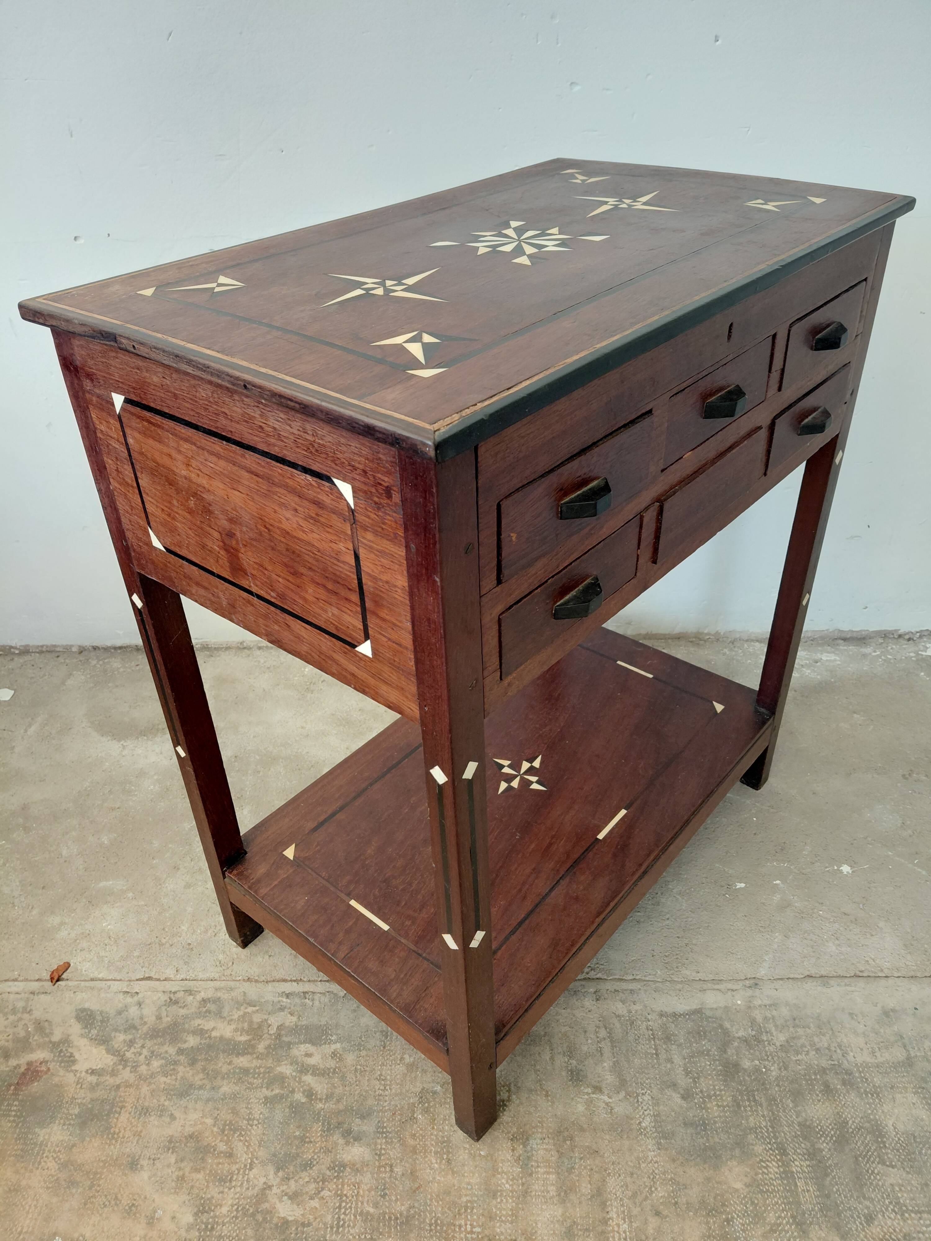 Small oriental piece of furniture
