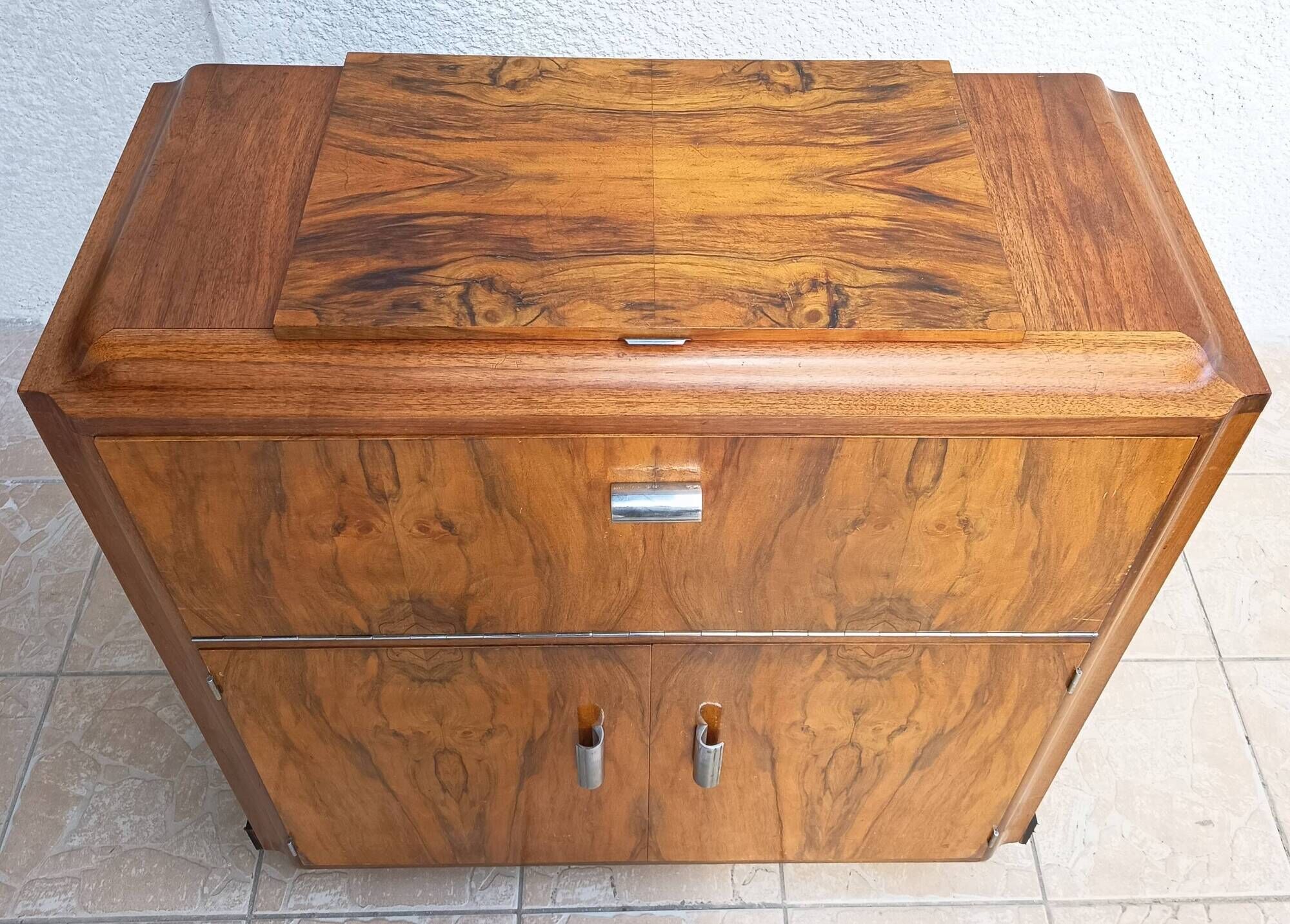 Art Deco walnut burl bar