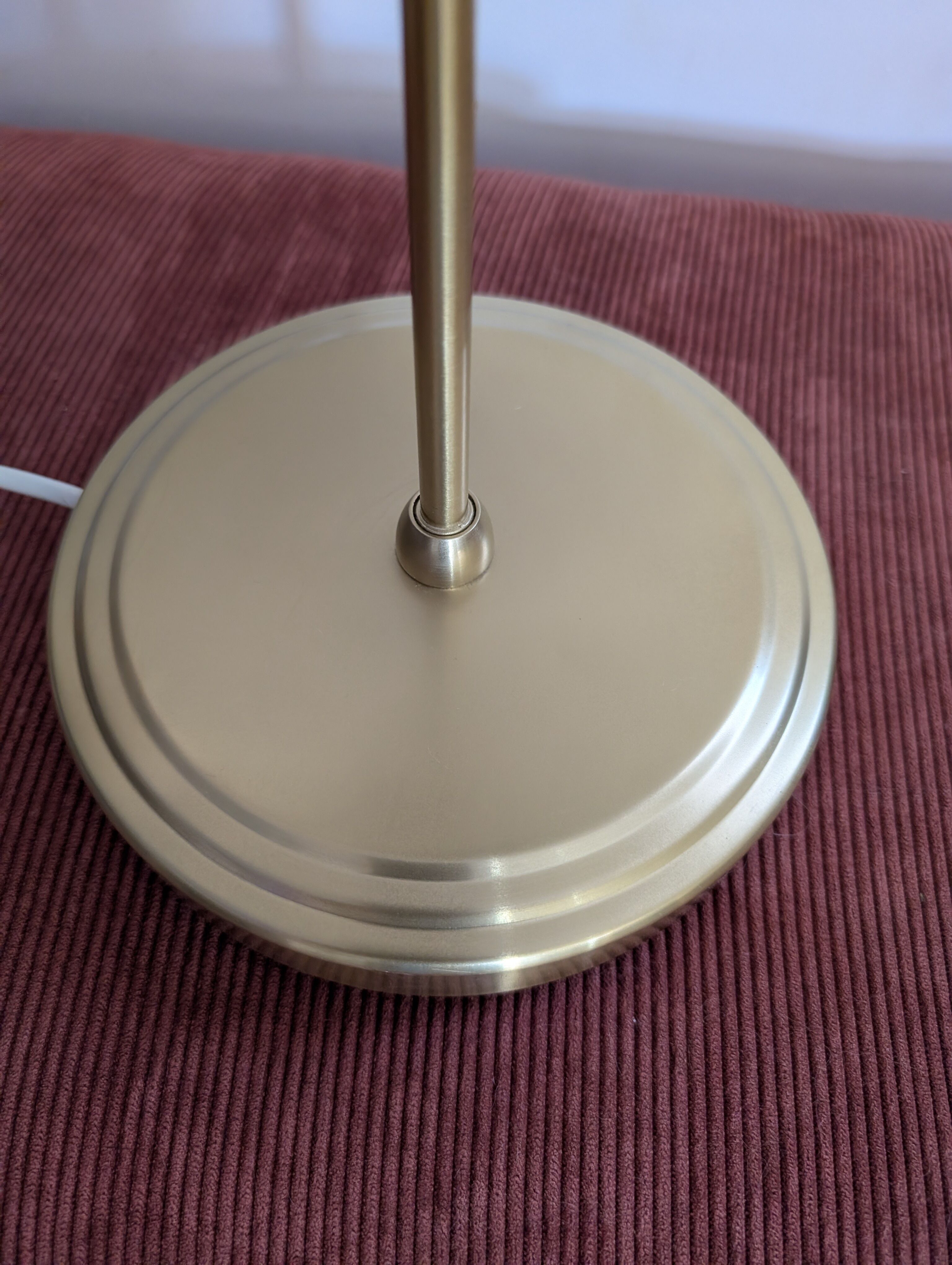 Swan neck lamp. Brass lampshade with mother-of-pearl leaf patterns.
