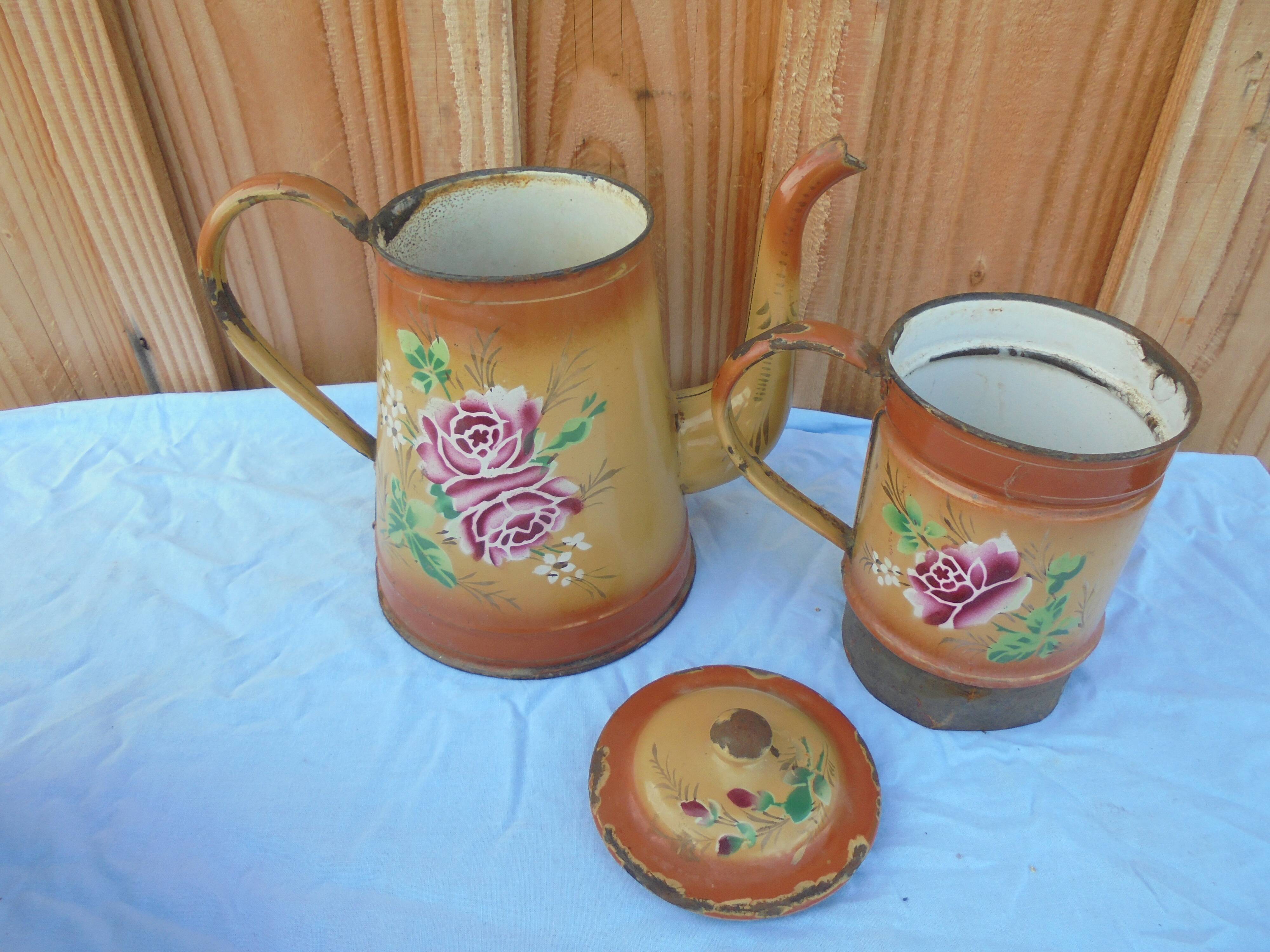 Enamelled cafeite floral decoration