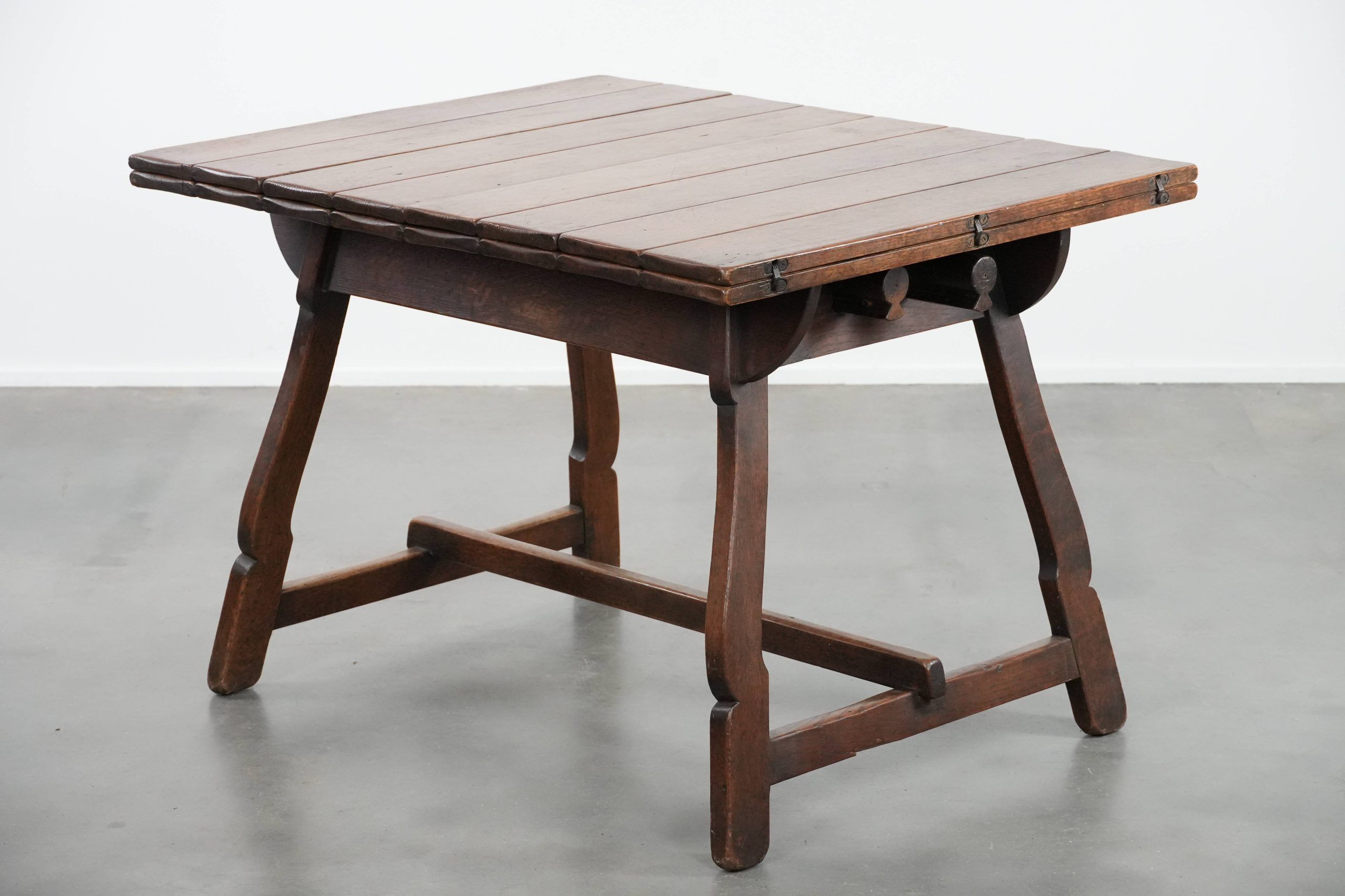 Antique Swiss extendable dining table made of oak from the mid-19th century