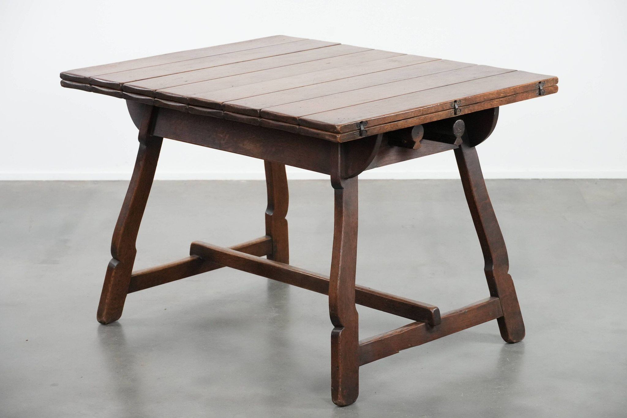 Antique Swiss extendable dining table made of oak from the mid-19th century