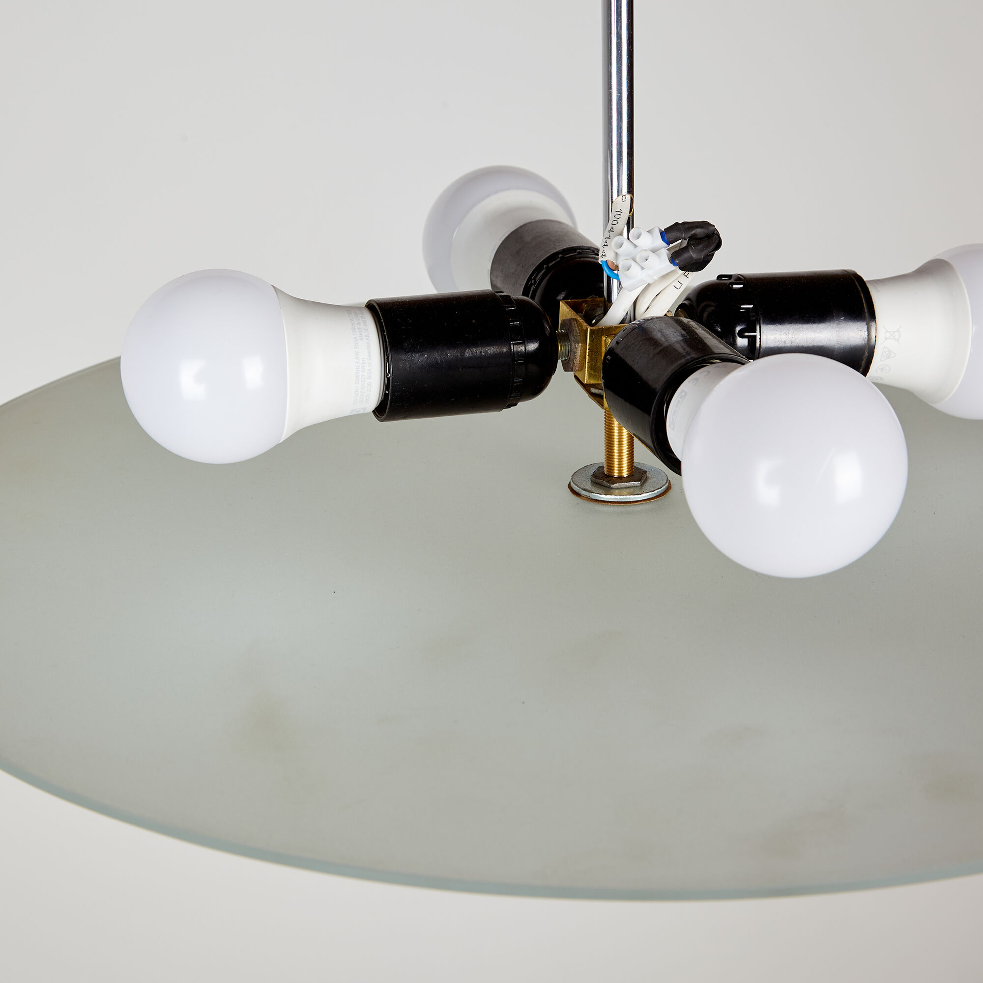 Plate-shaped glass pendant