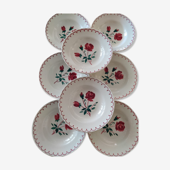 Badonviller hollow plates with a rose pattern