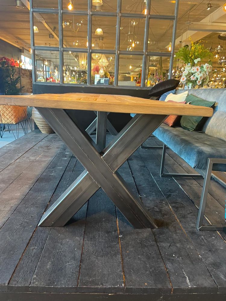 Table 350 x 100 cm chene and metal legs