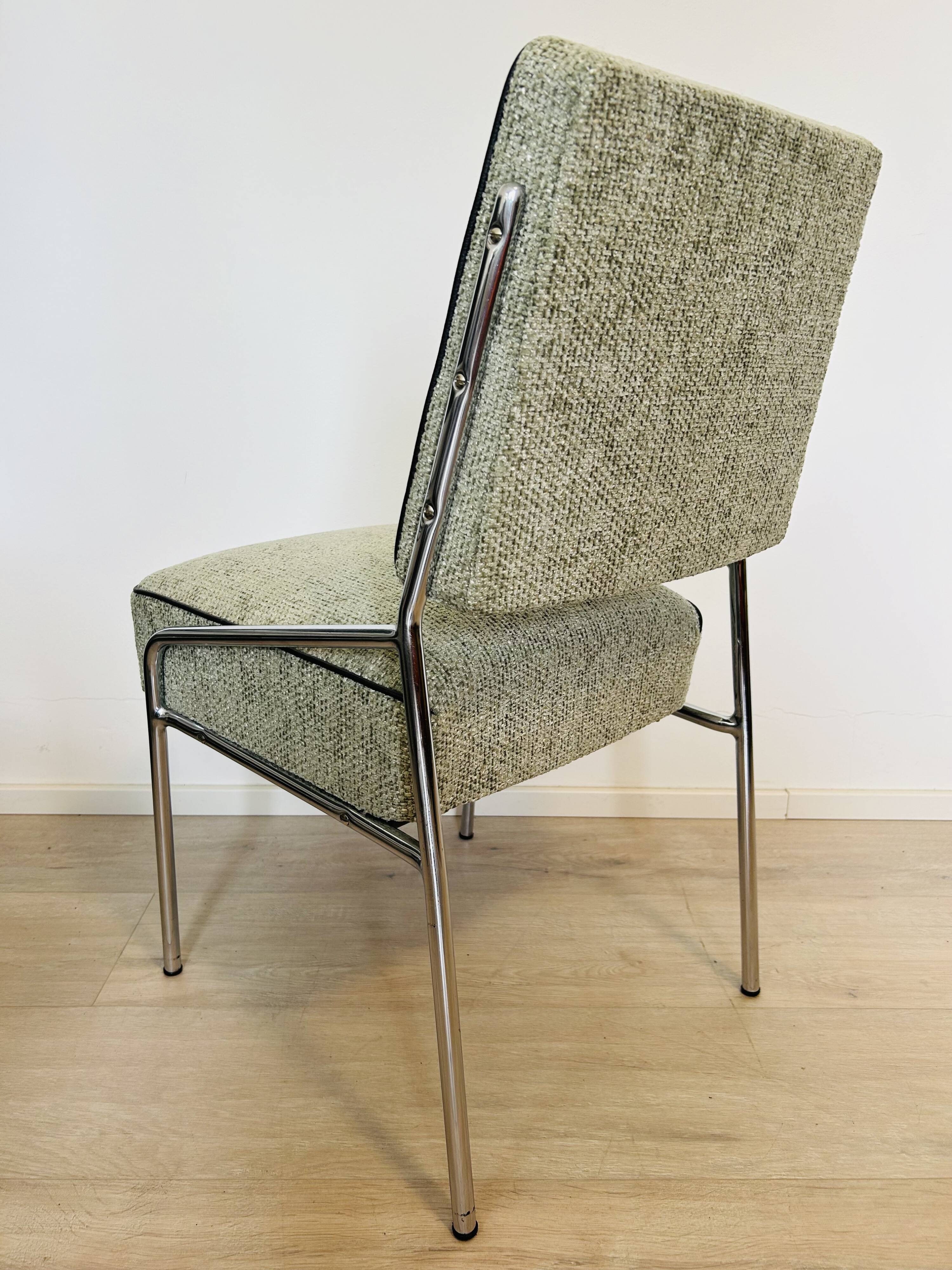 Chaise de salle à manger chromée Bauhaus de Hongrie, années 1960