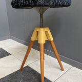 Piano stool adjustable in height