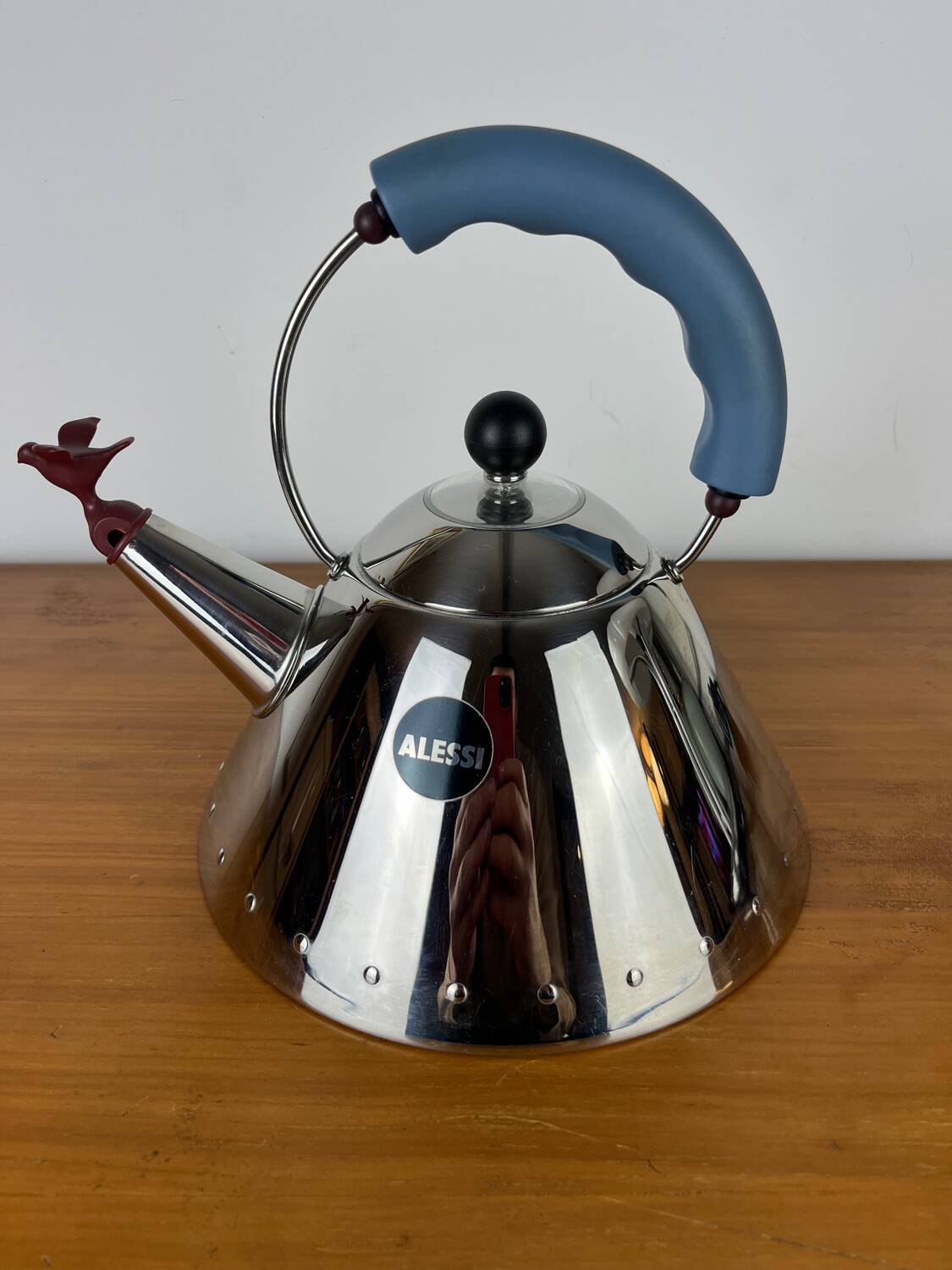 Alessi 9093 kettle by Michel Graves