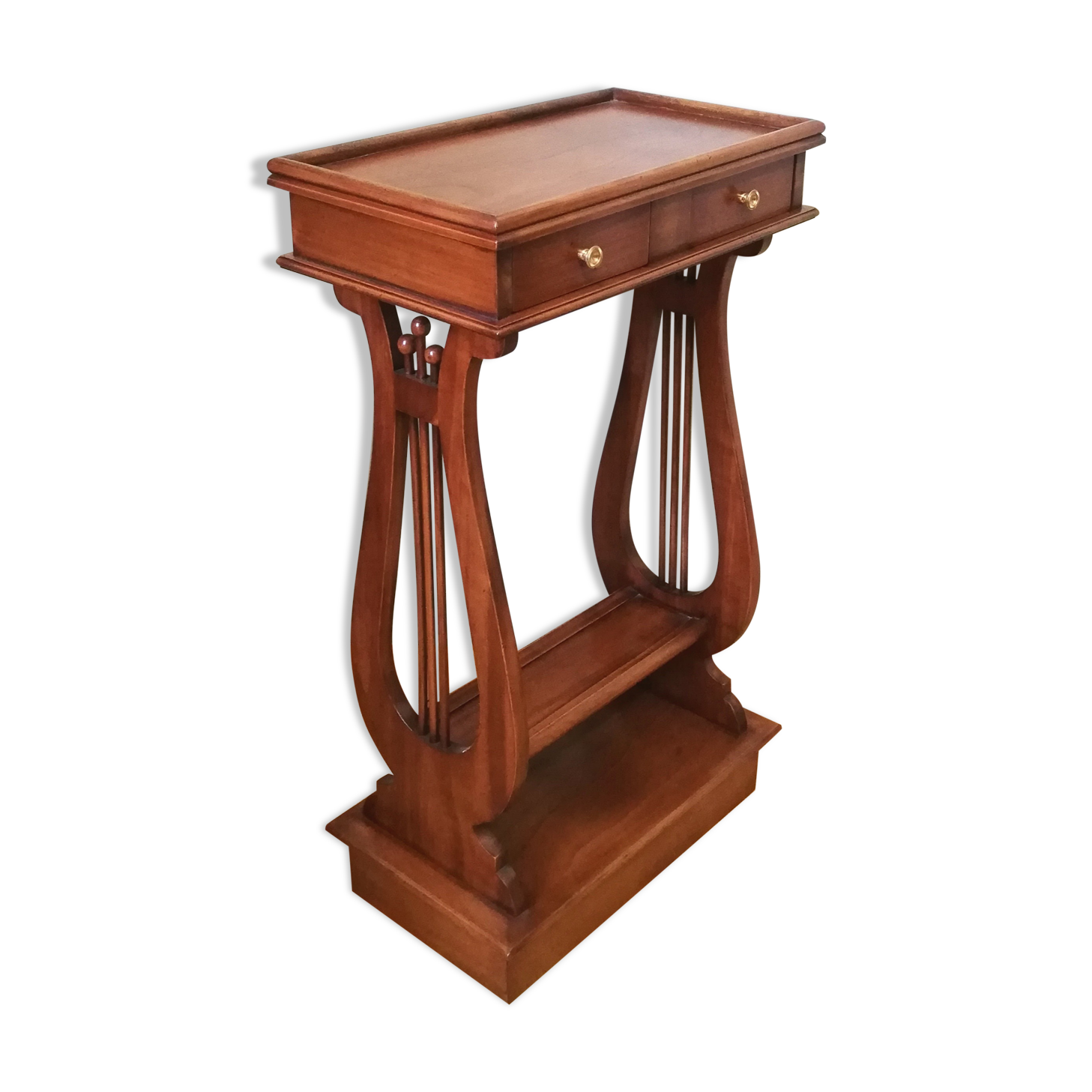 Pedestal table or English cherry saddle with lyre feet
