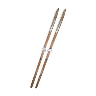 Pair of nordic touring skis