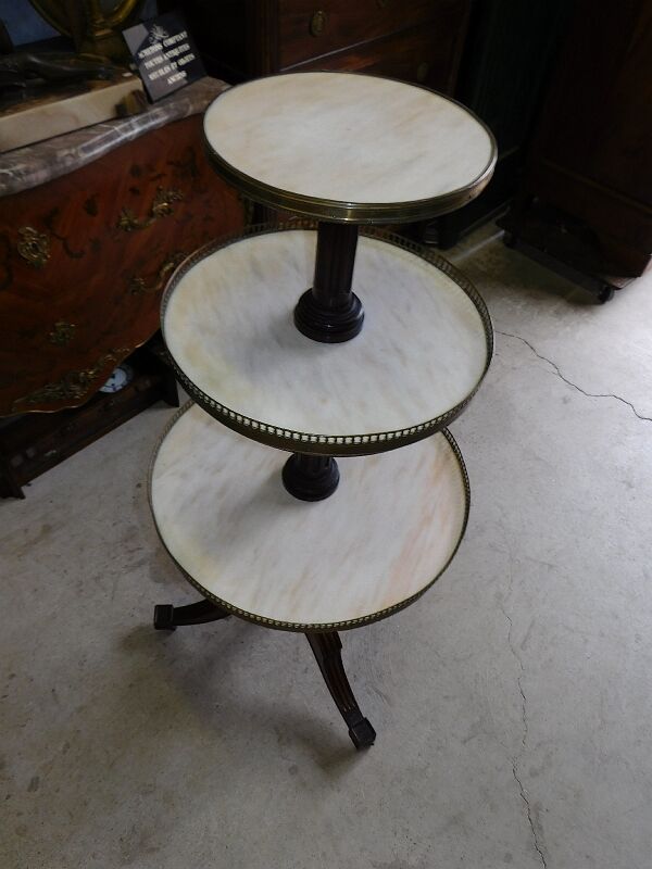 Rotating store floor in mahogany and marble of the nineteenth century