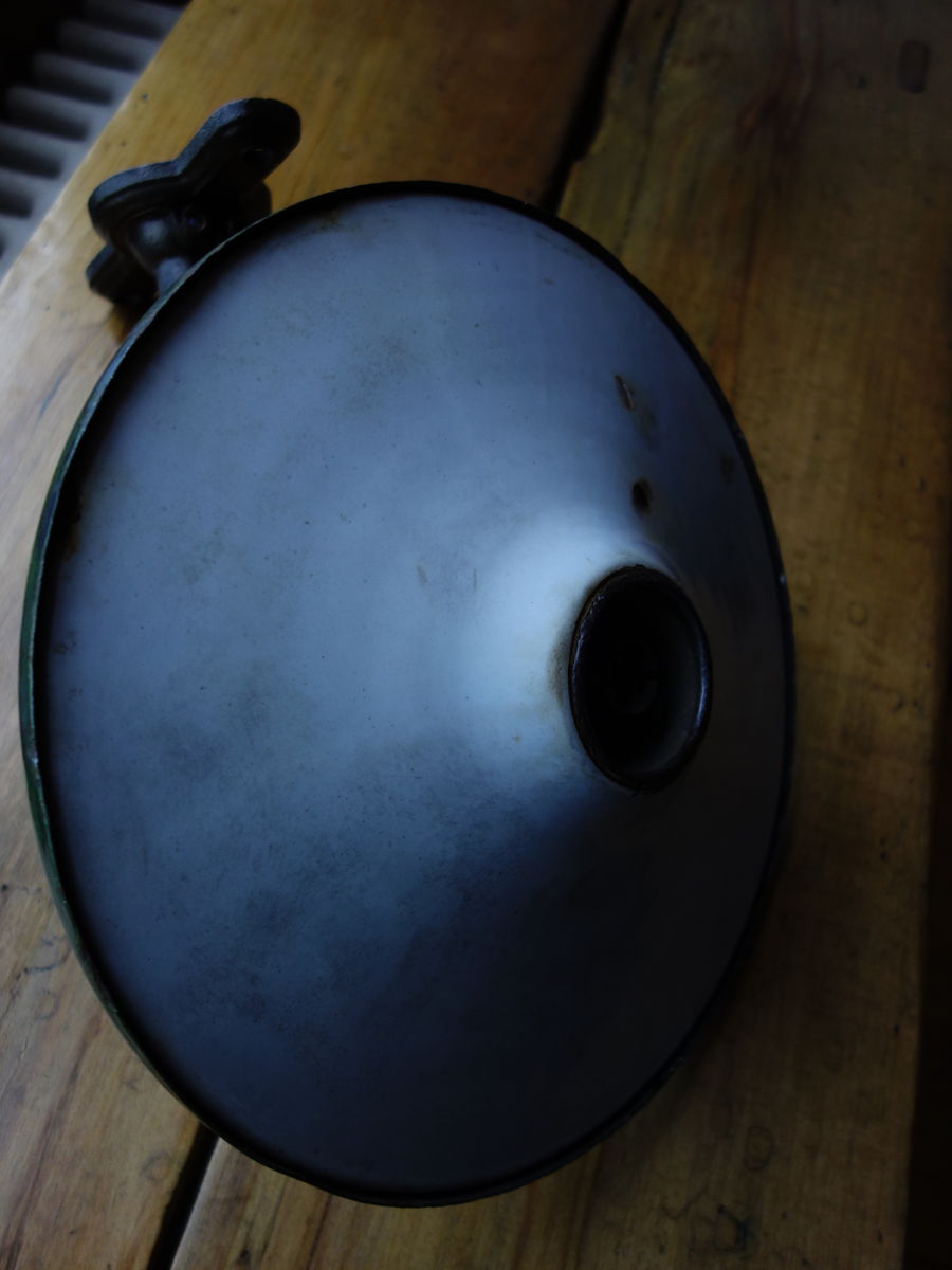 Applique industrial 1900 on gallows