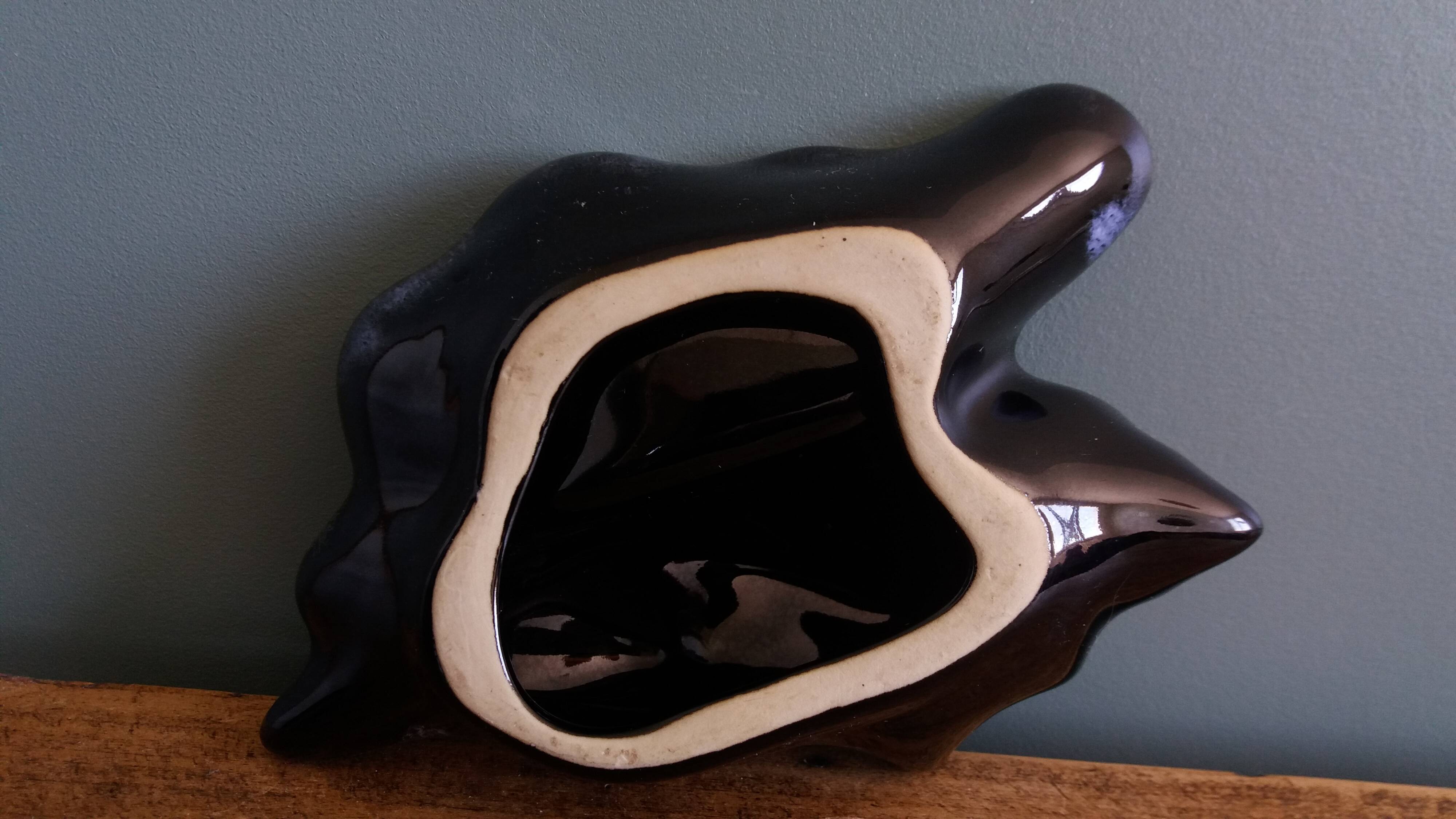 Flamed stoneware shell ashtray in Vallauris style