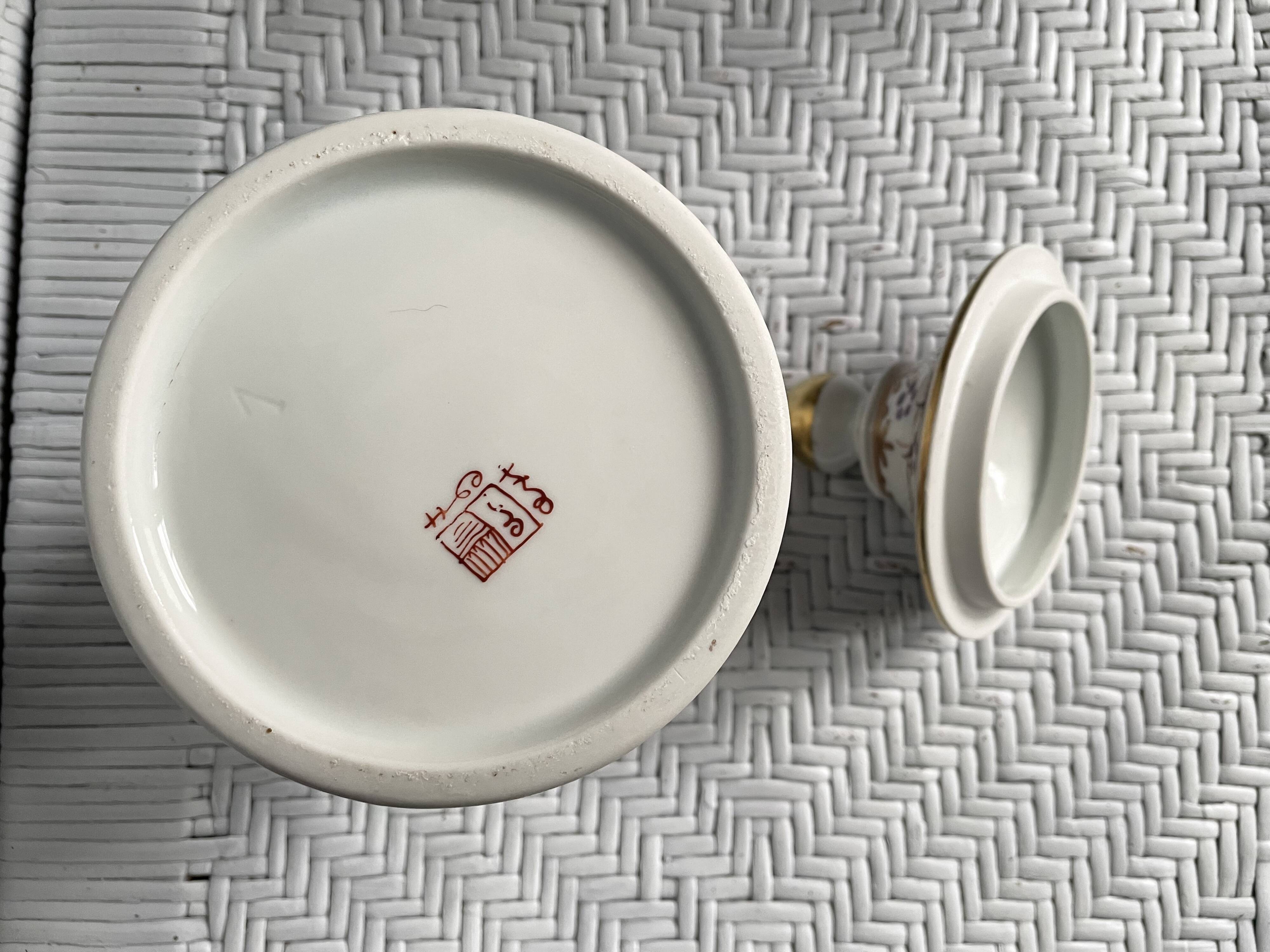 Twentieth century Paris porcelain pharmacy pot