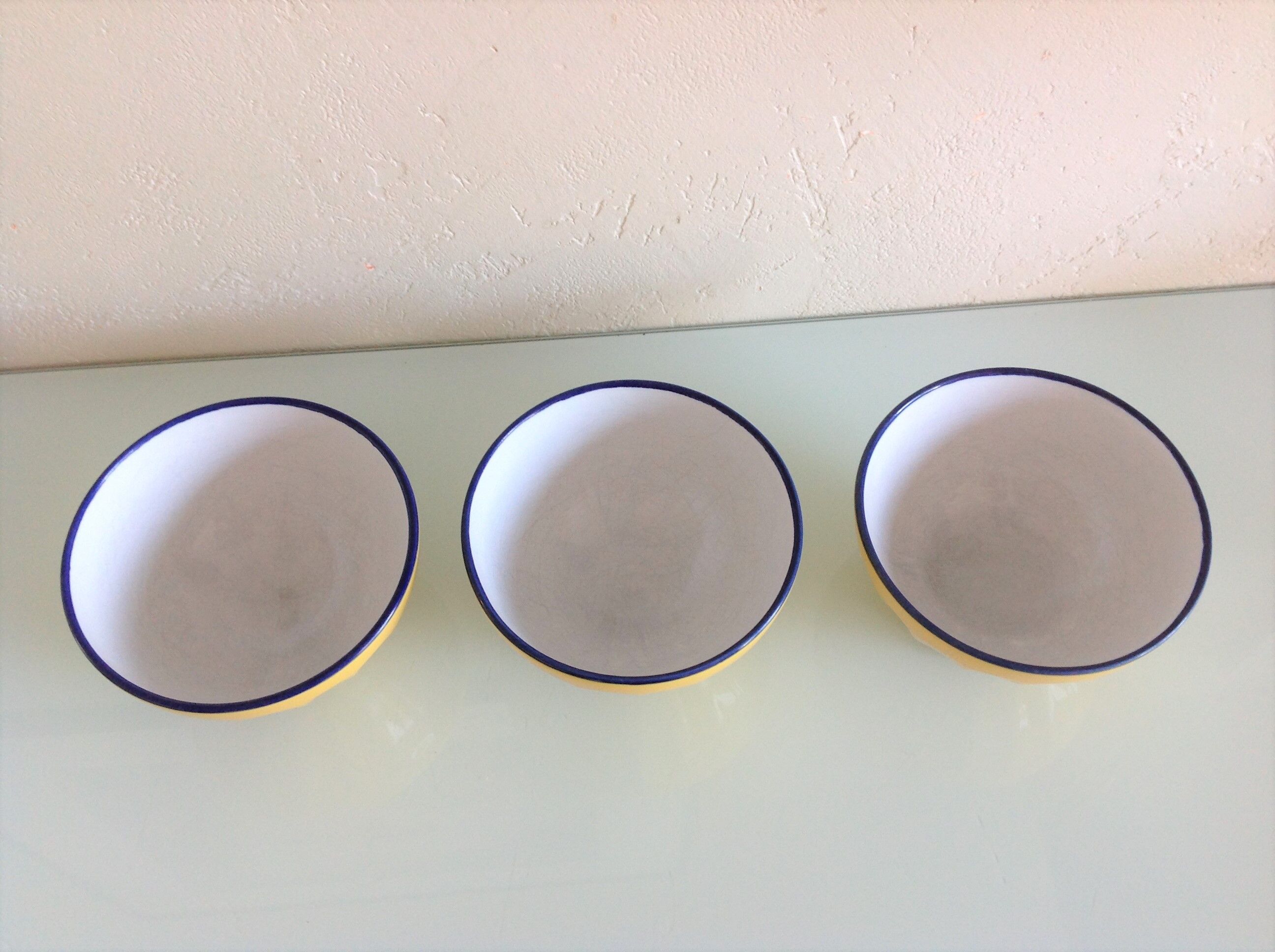 Suite of three yellow ribbed bowls with blue / vintage 70s border