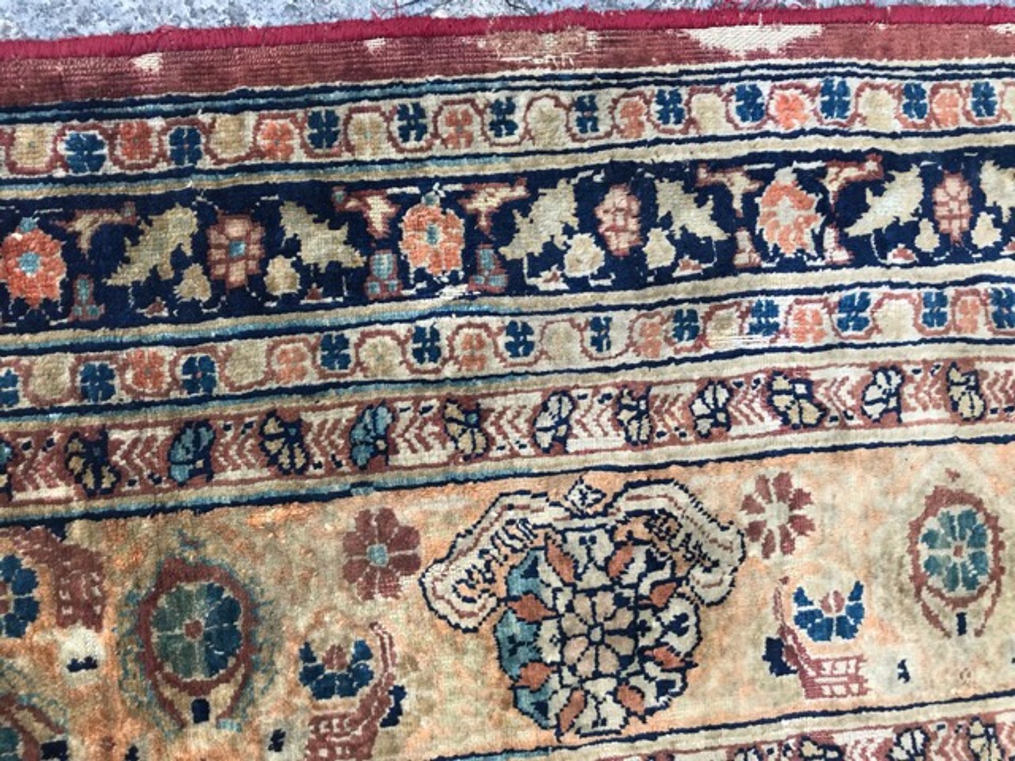 Very beautiful antique Persian carpet Tabriz very fine silk 135x160 cm