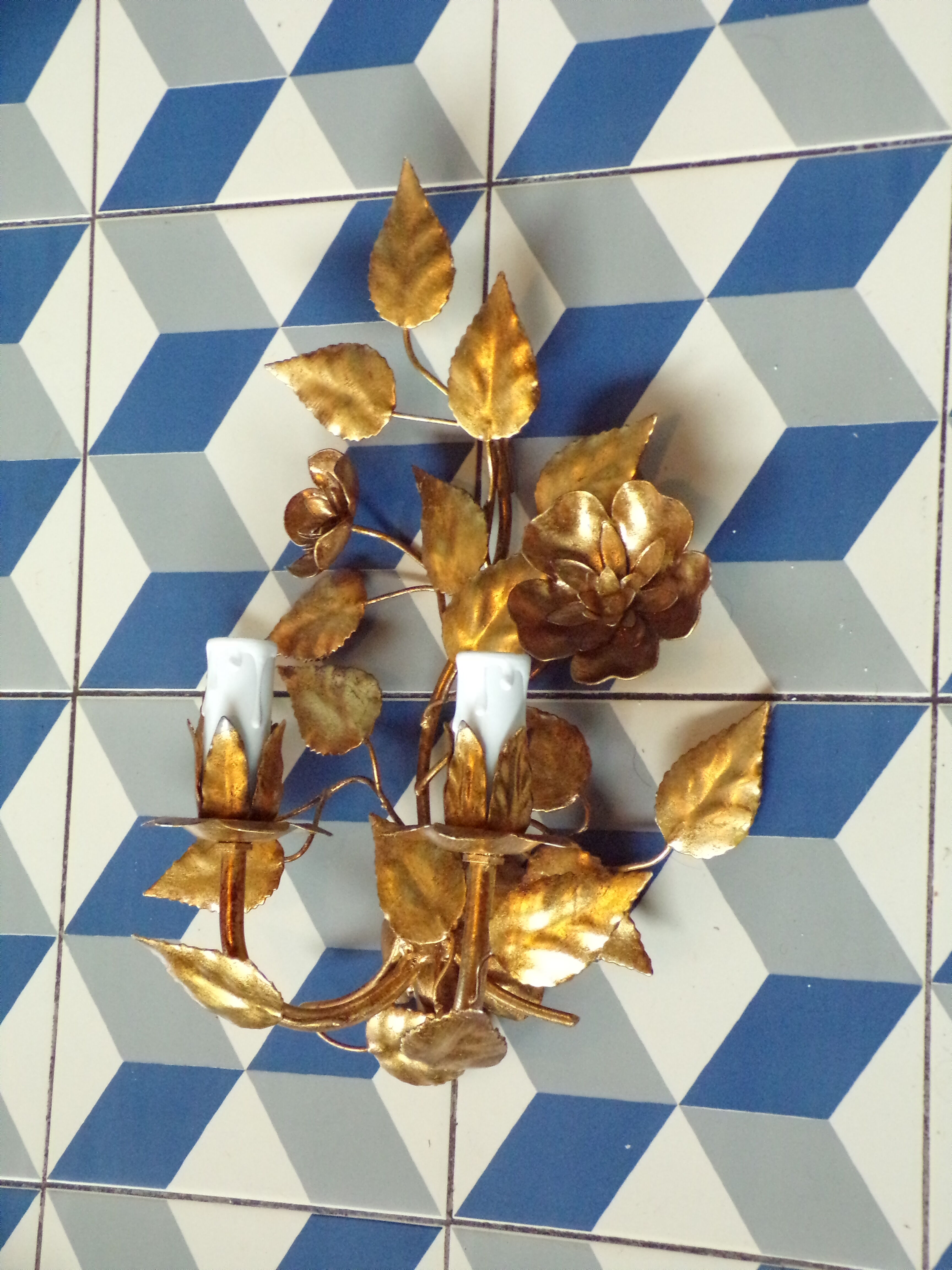 Wall light bouquet of golden iron flower