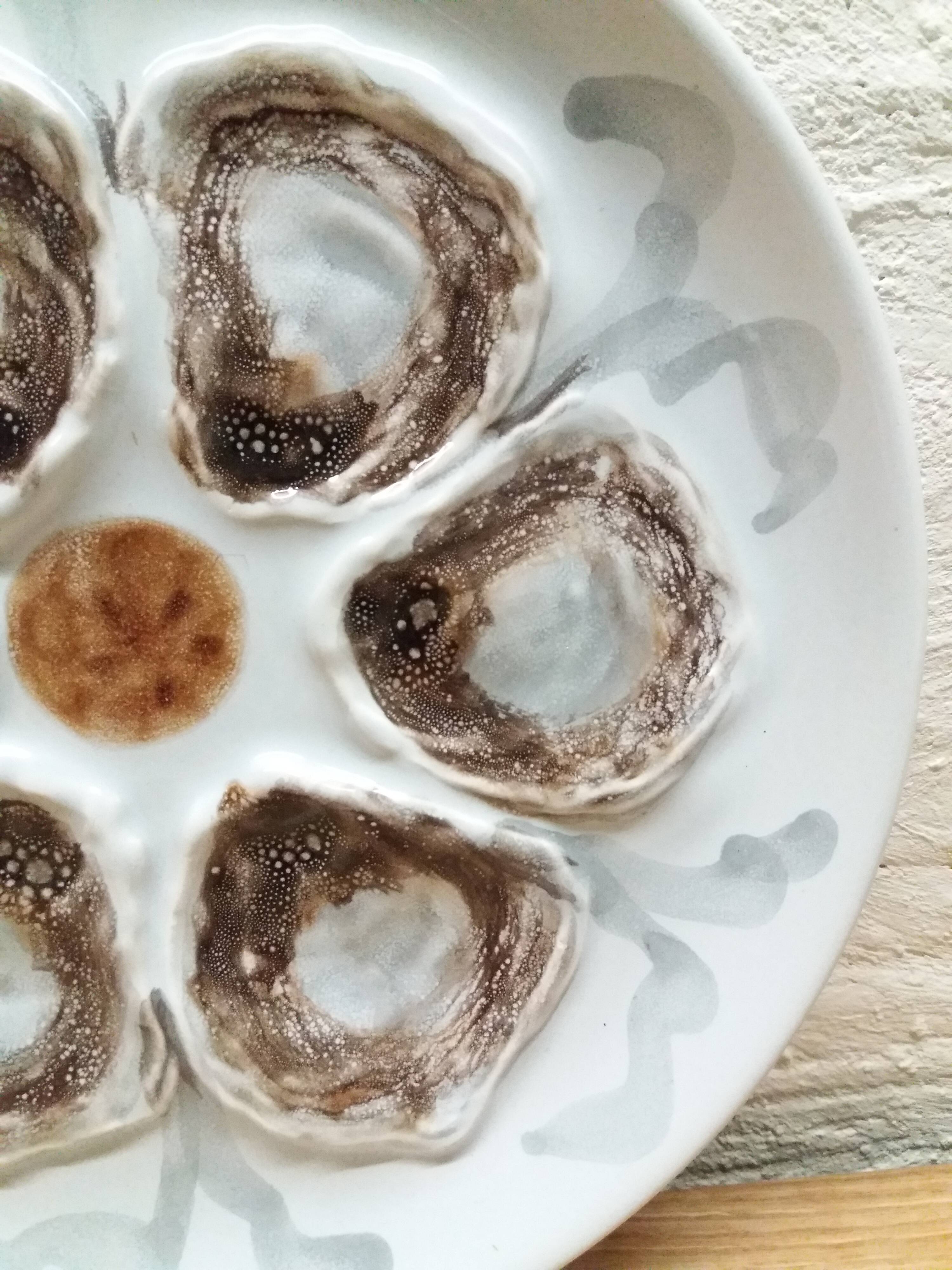 Set of 8 St Amand oyster plates