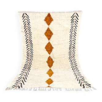 Handmade traditional Beni Ourain Berber rug, size 140 x 260 cm.