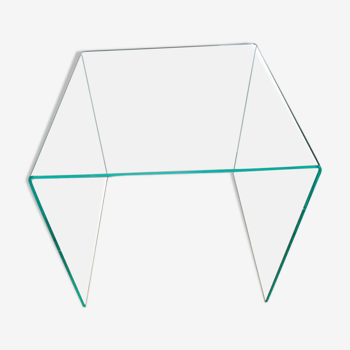 Plexiglas table
