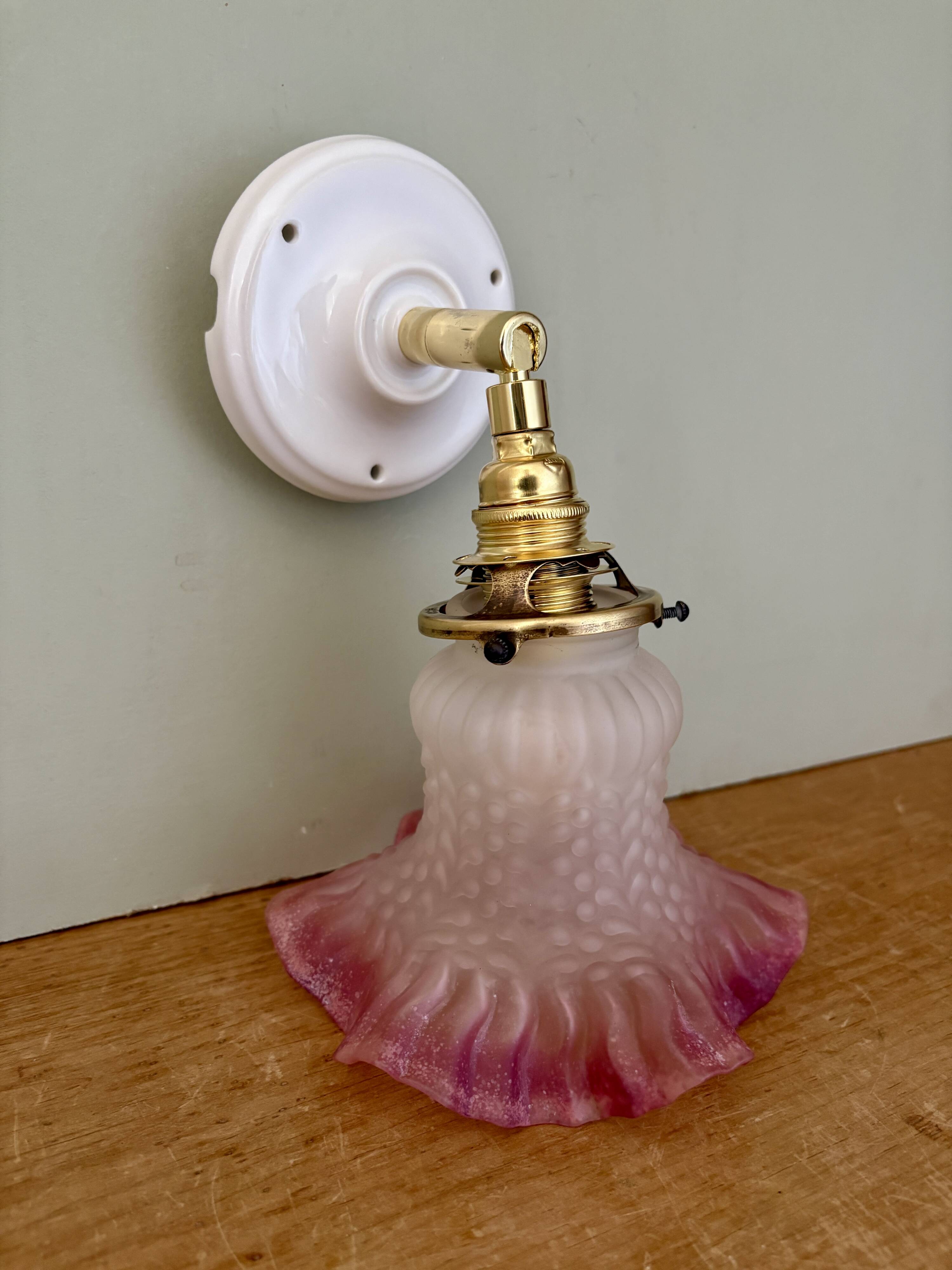 Vintage tulip wall lamp in white and pink frosted glass