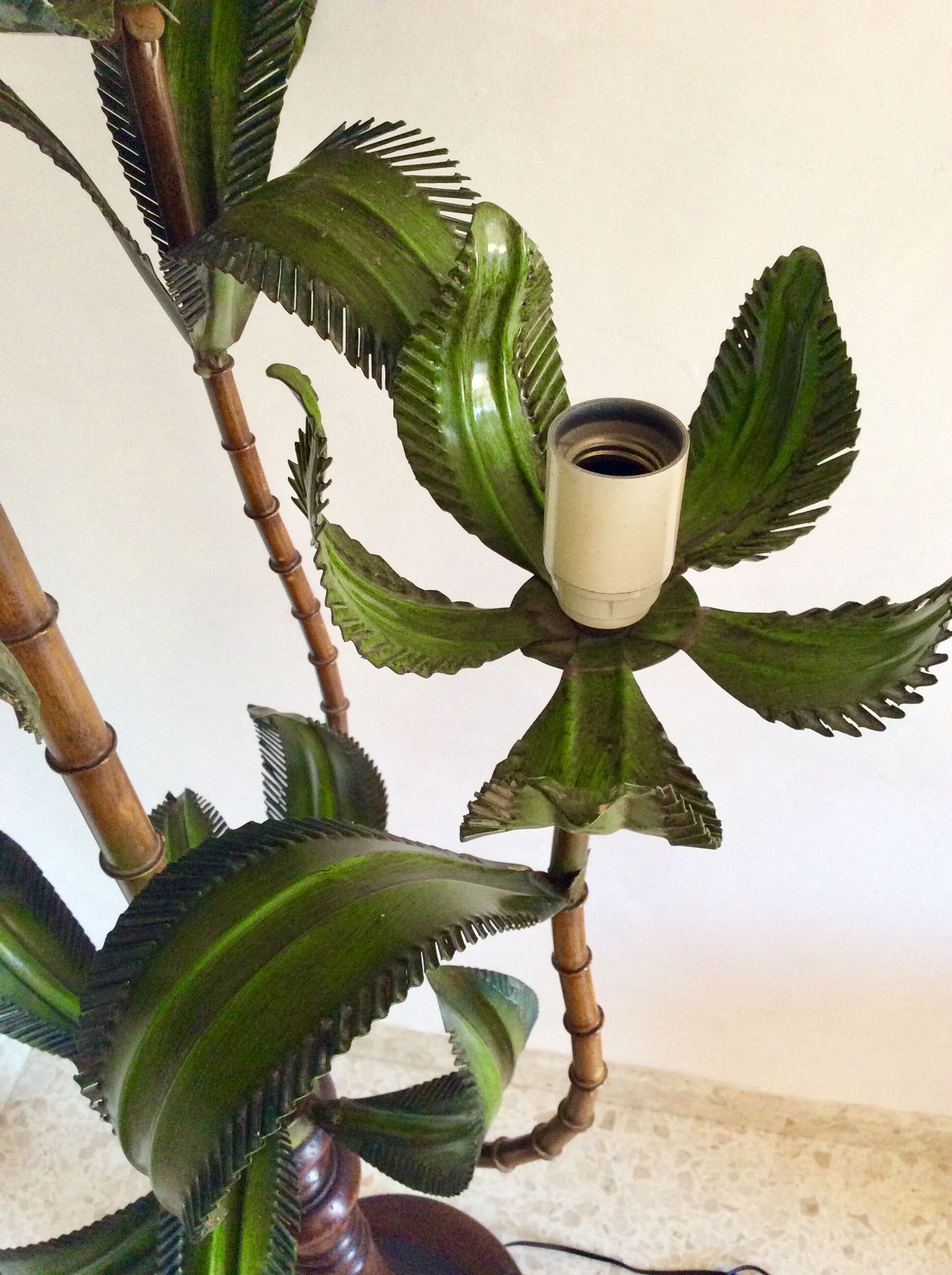 Vintage palm leaf lampposts