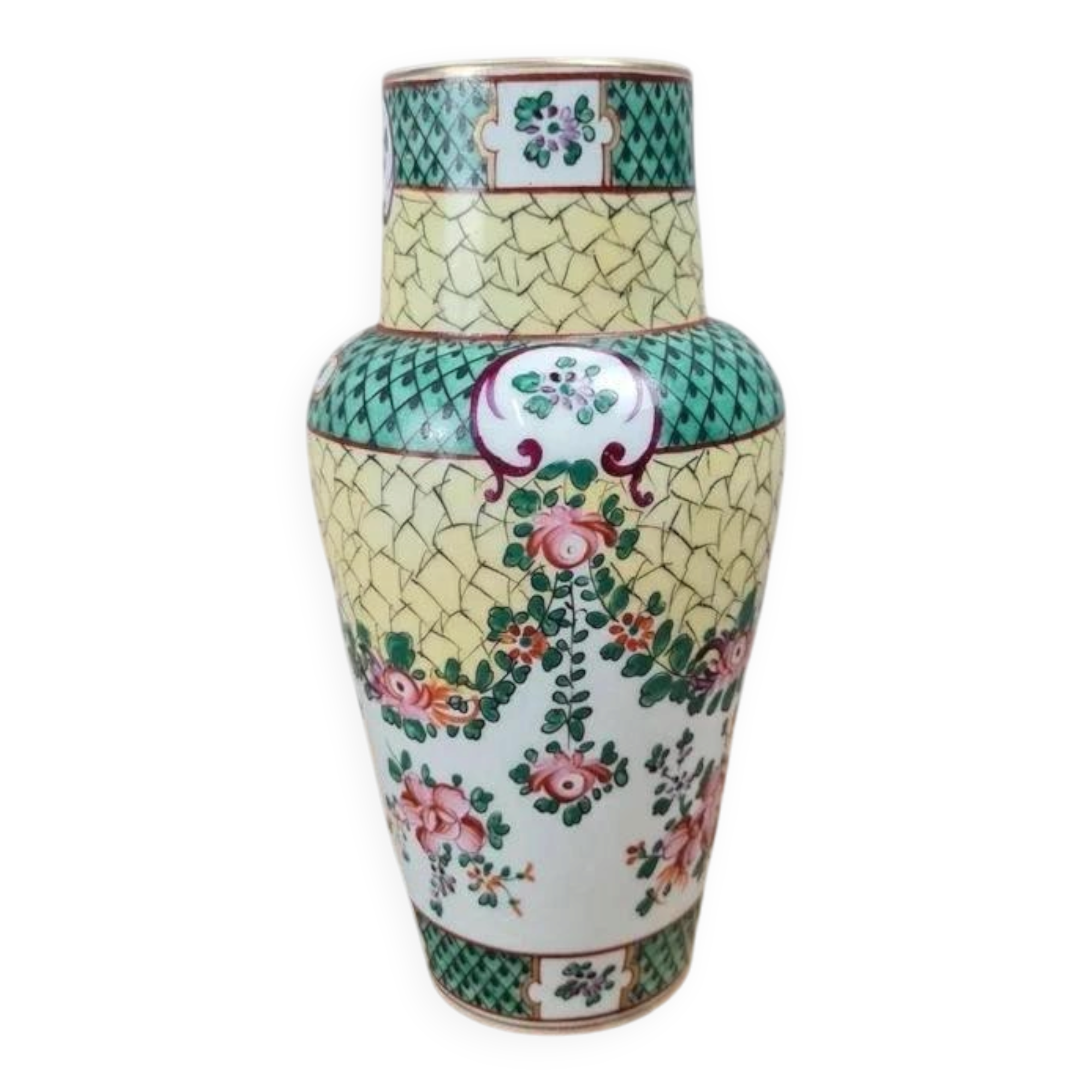 Vase en porcelaine chinoise fond jaune famille-rose doré à l’or fin