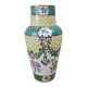 Vase en porcelaine chinoise fond jaune famille-rose doré à l’or fin