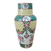 Chinese porcelain vase with a yellow background, famille rose, gilded with fine gold.