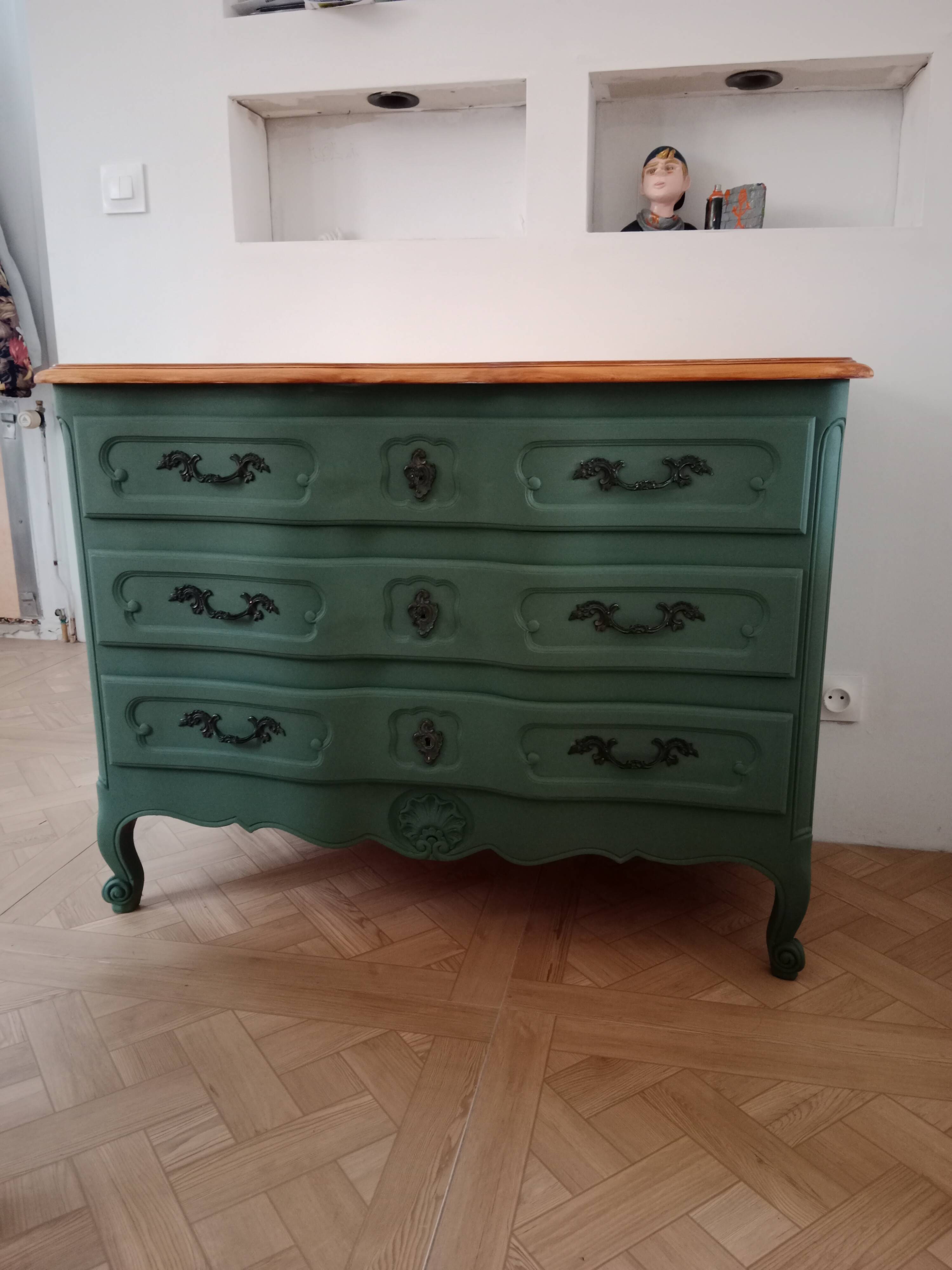 Dark green patina crossbow chest of drawers