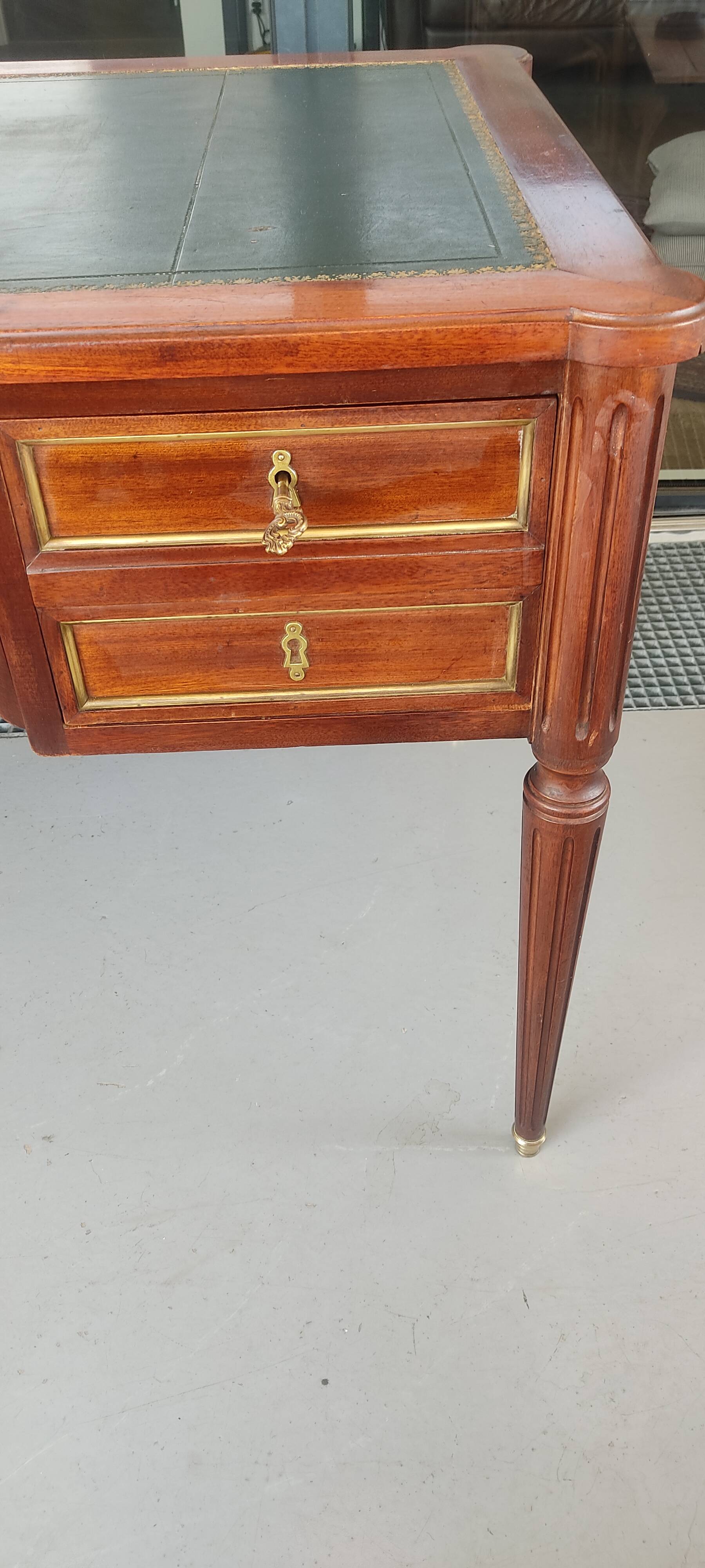 Bureau de style Louis XVI