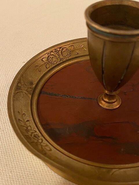 Hand-held rat tail in gilded brass and red marble