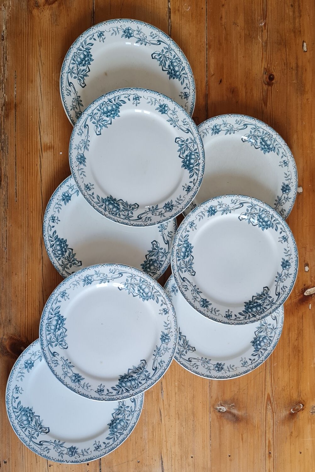 Set of 7 iron clay plates