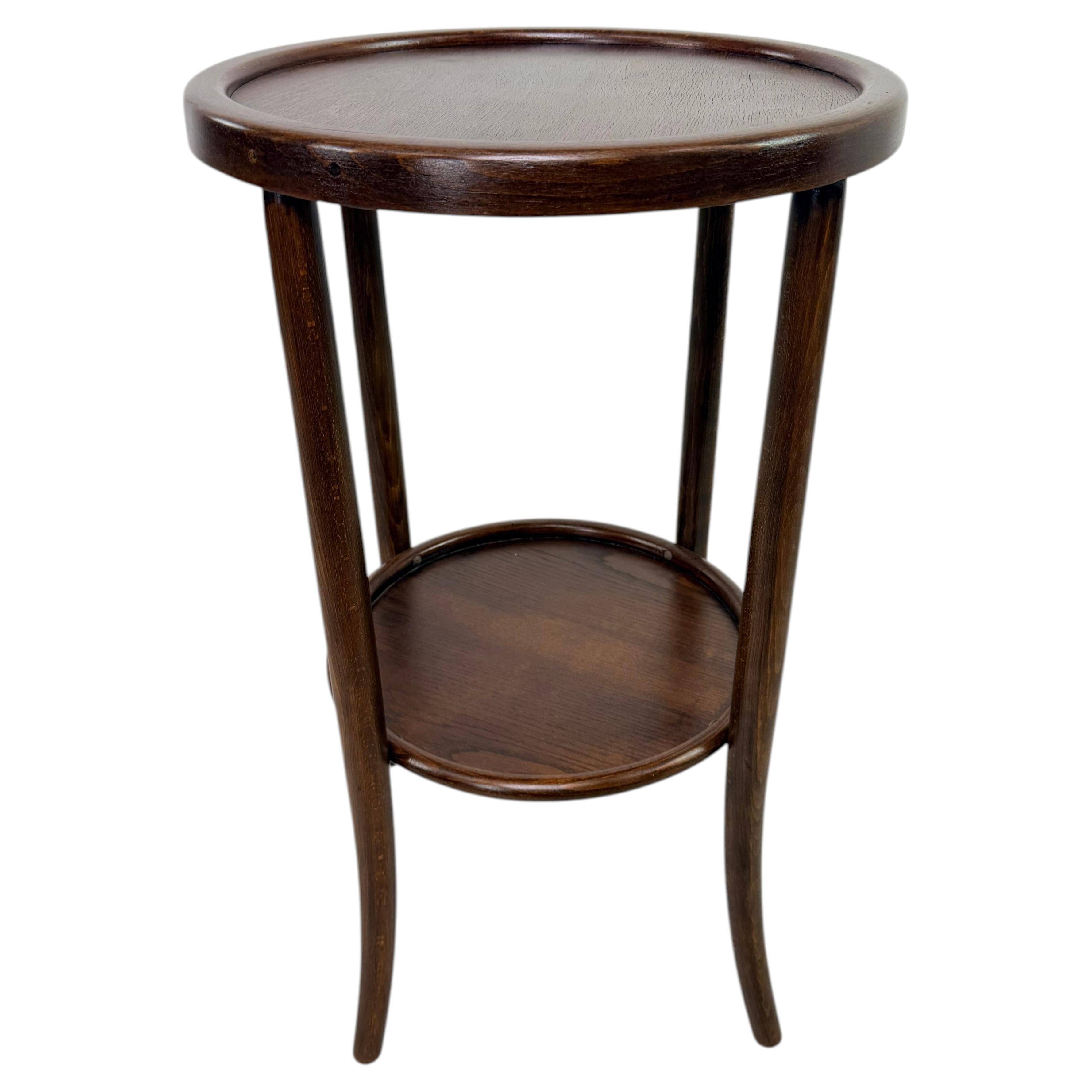 Table d'appoint ancienne de Thonet-Mundus