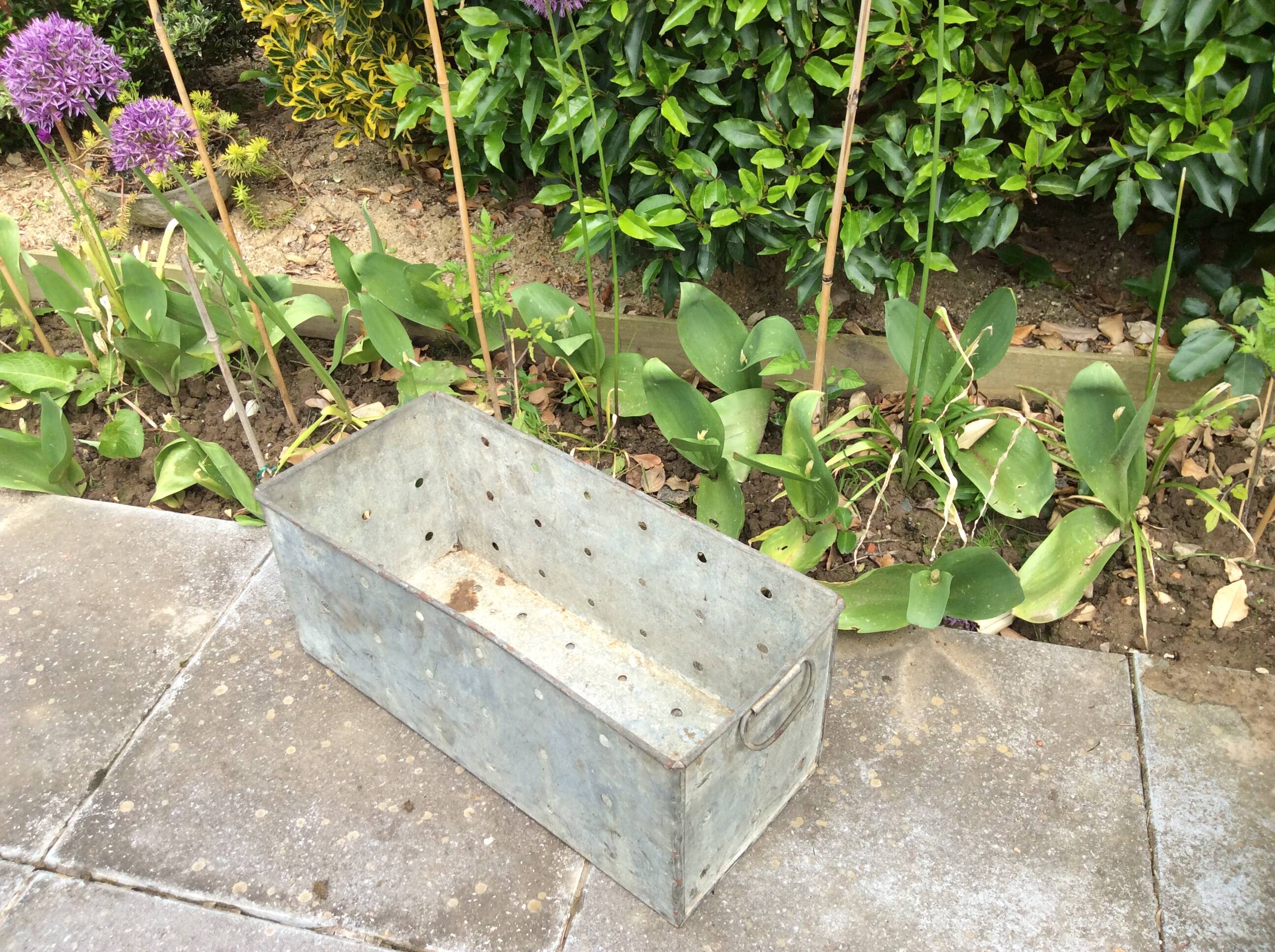 Metal planter