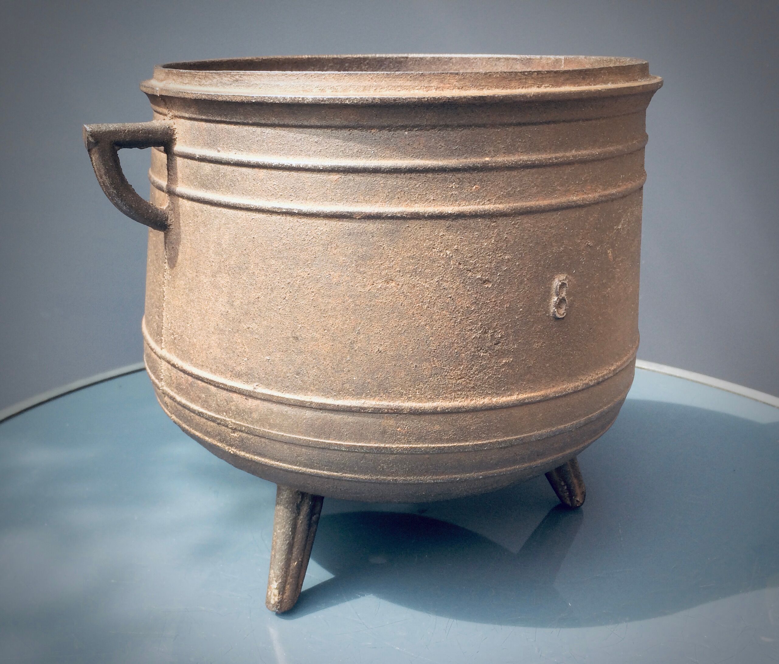 Cast-foot and cast-iron cauldron