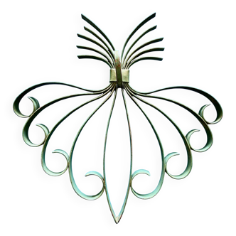 Metal wall hook and its hook