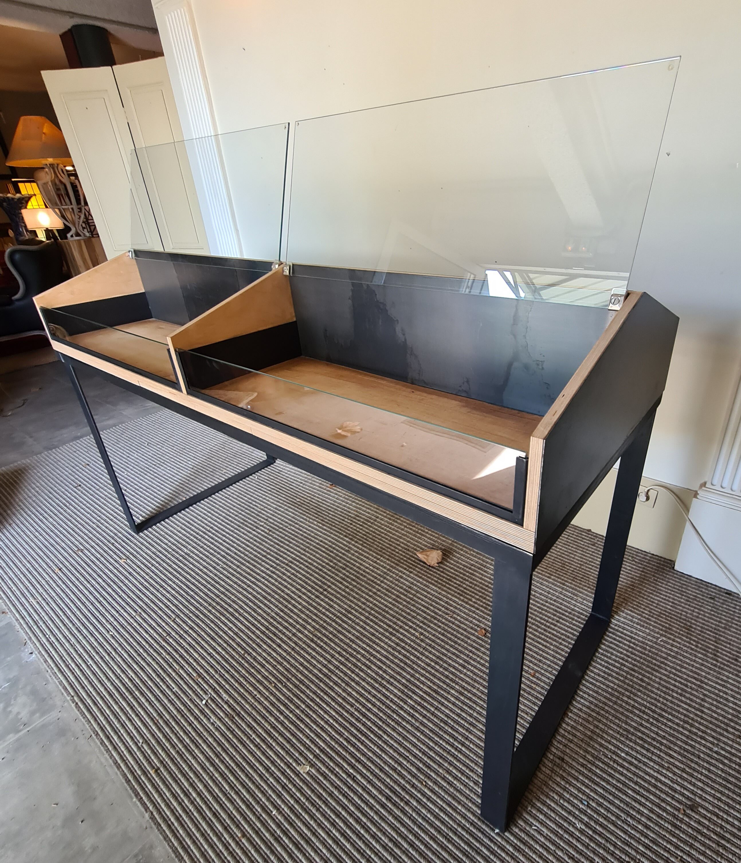Double shop window 180 x 71 x 107 cm